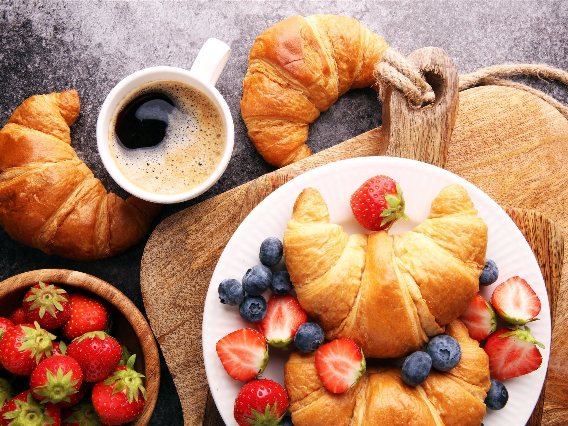 1920x1440 Wallpaper Breakfast, coffee, strawberry, blueberries, croissant 3840x2160 UHD 4K Picture, Image