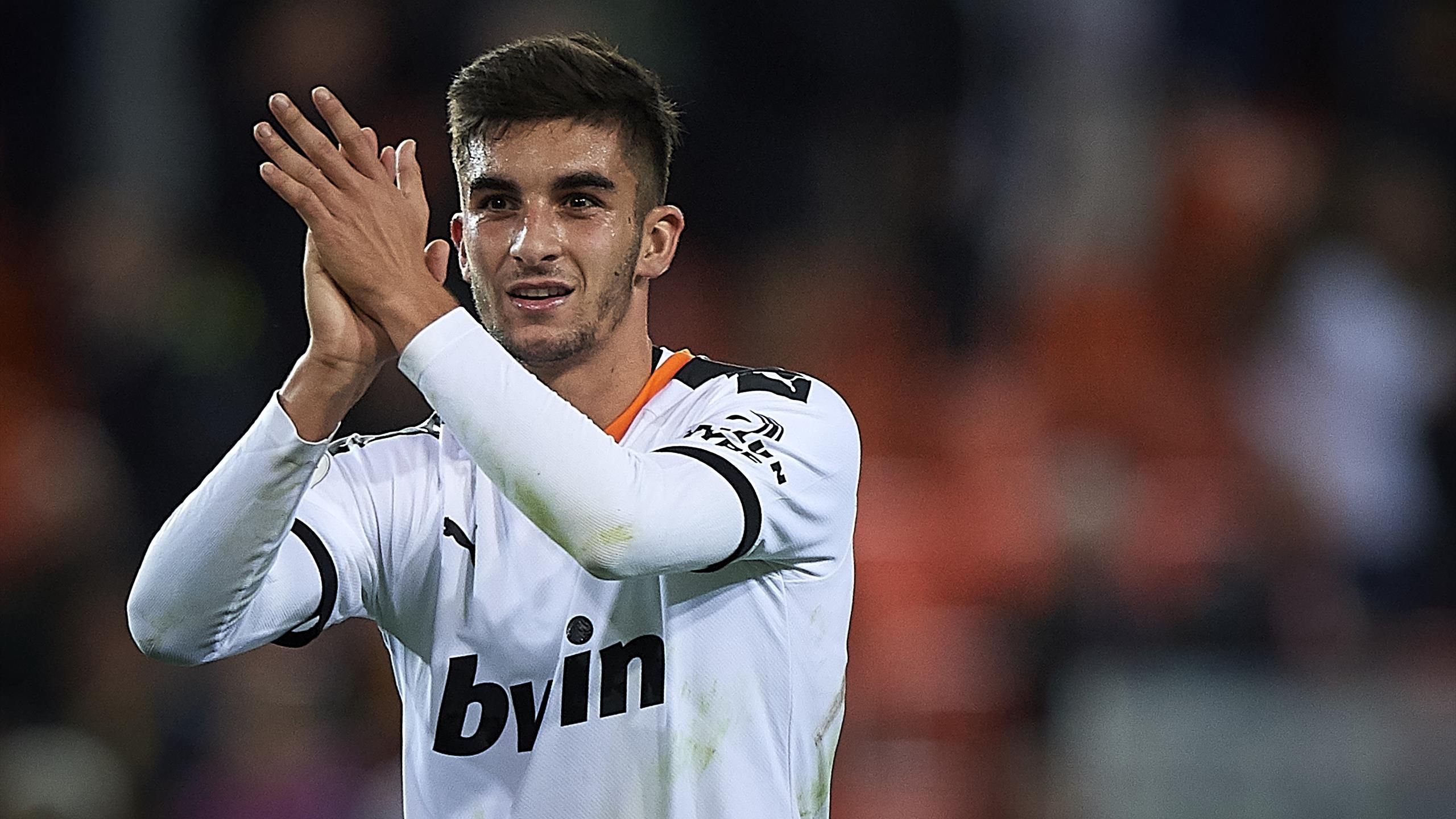 2560x1440 Manchester City clinch signing of Ferran Torres