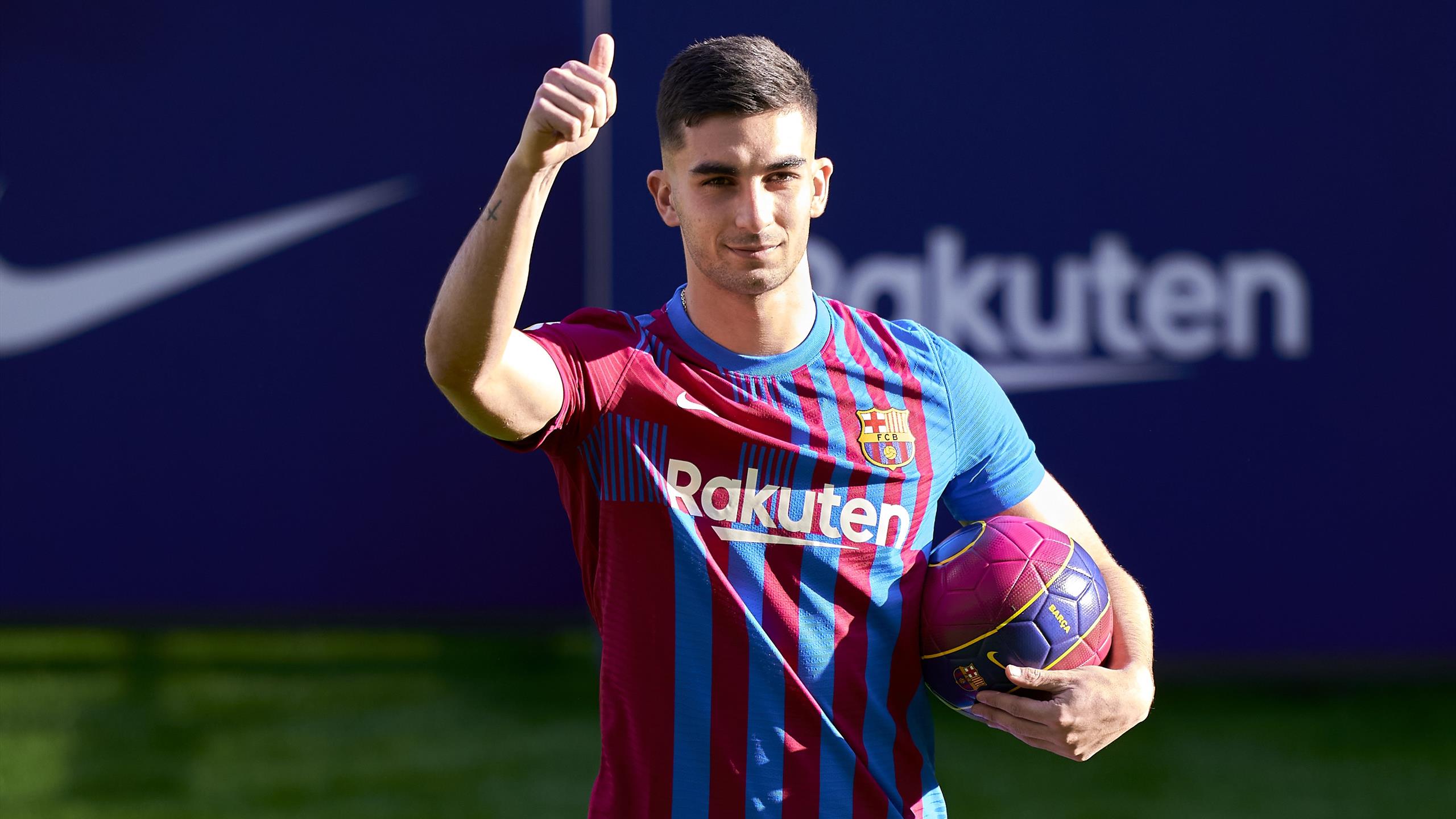 2560x1440 Ferran Torres 2022 Wallpaper