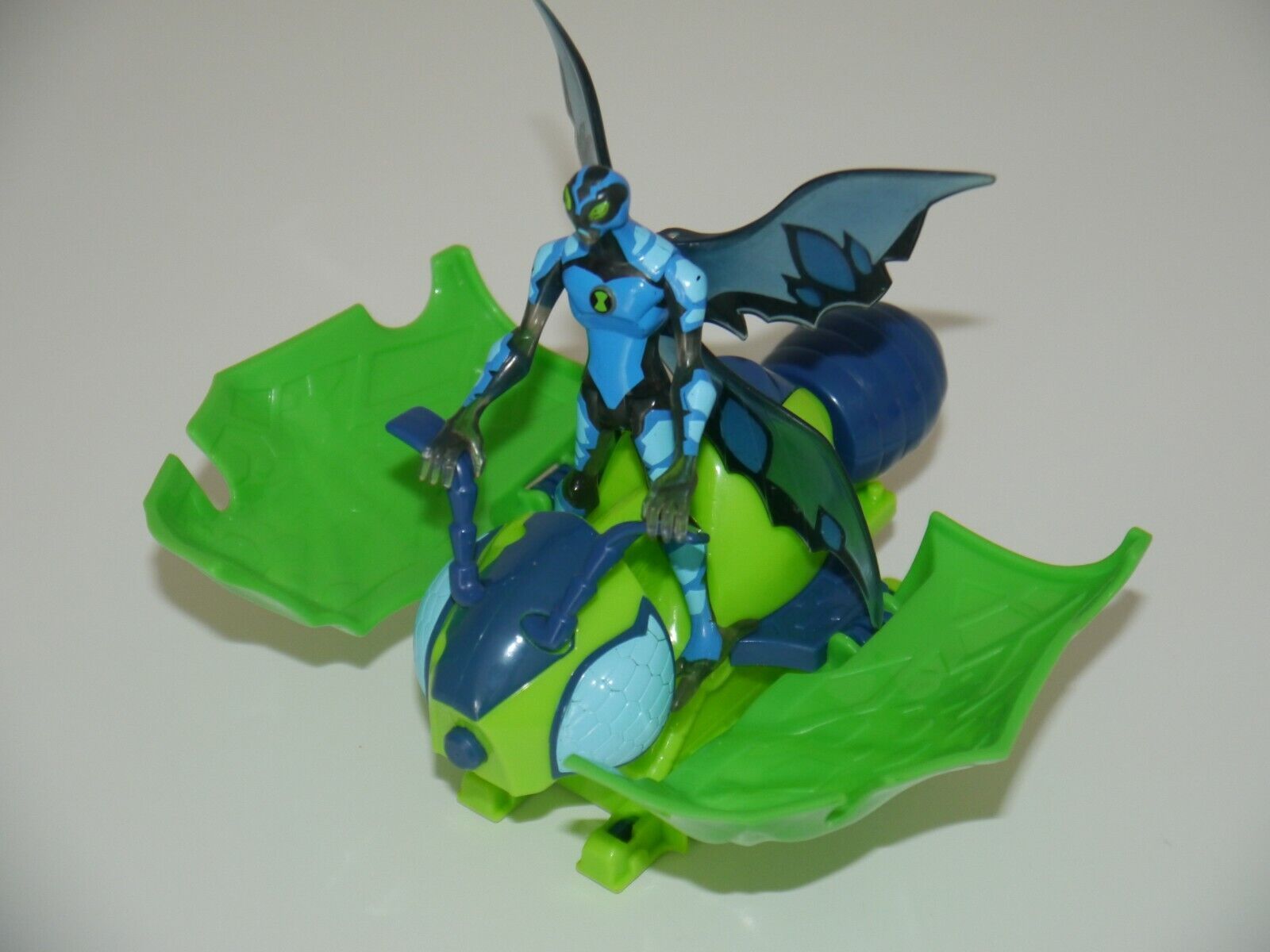 1600x1200 Ben 10 Vehicles Alien Creature Big Chill Vehicle and Figure Bandai VGC _ T8