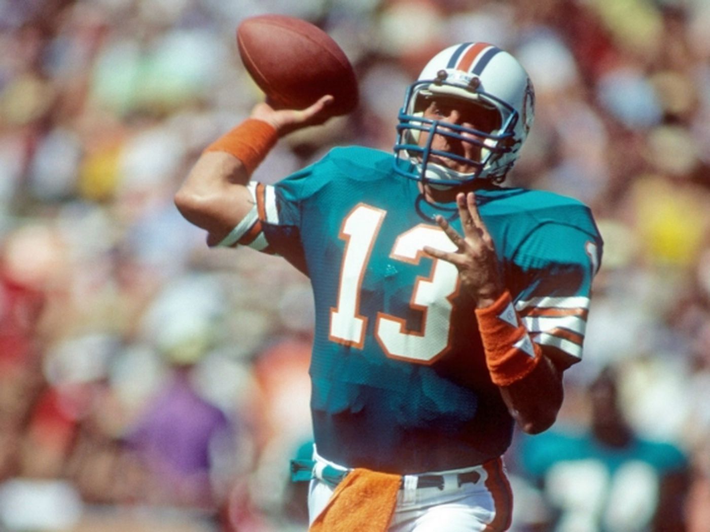 1400x1050 Marino Monday: Dan Marino leads the Dolphins to victory over the undefeated Chicago Bears