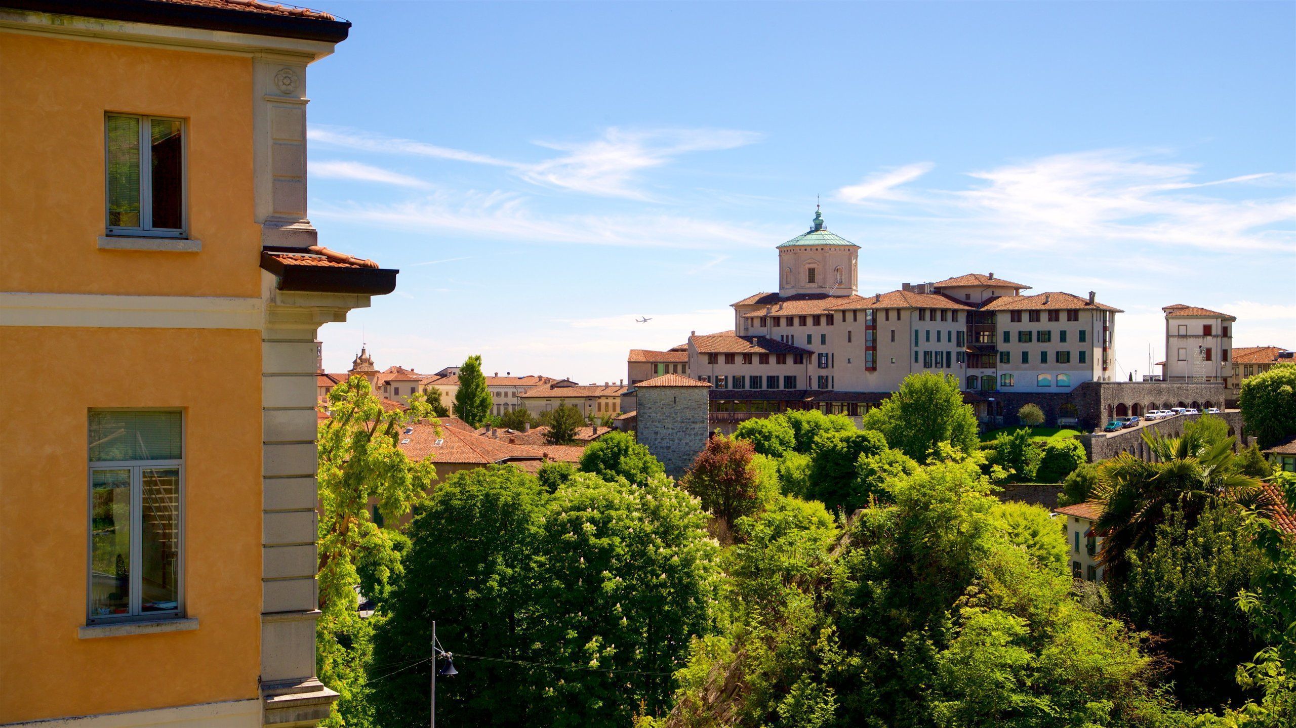 2560x1439 Bergamo Botanical Garden in Bergamo and Activities
