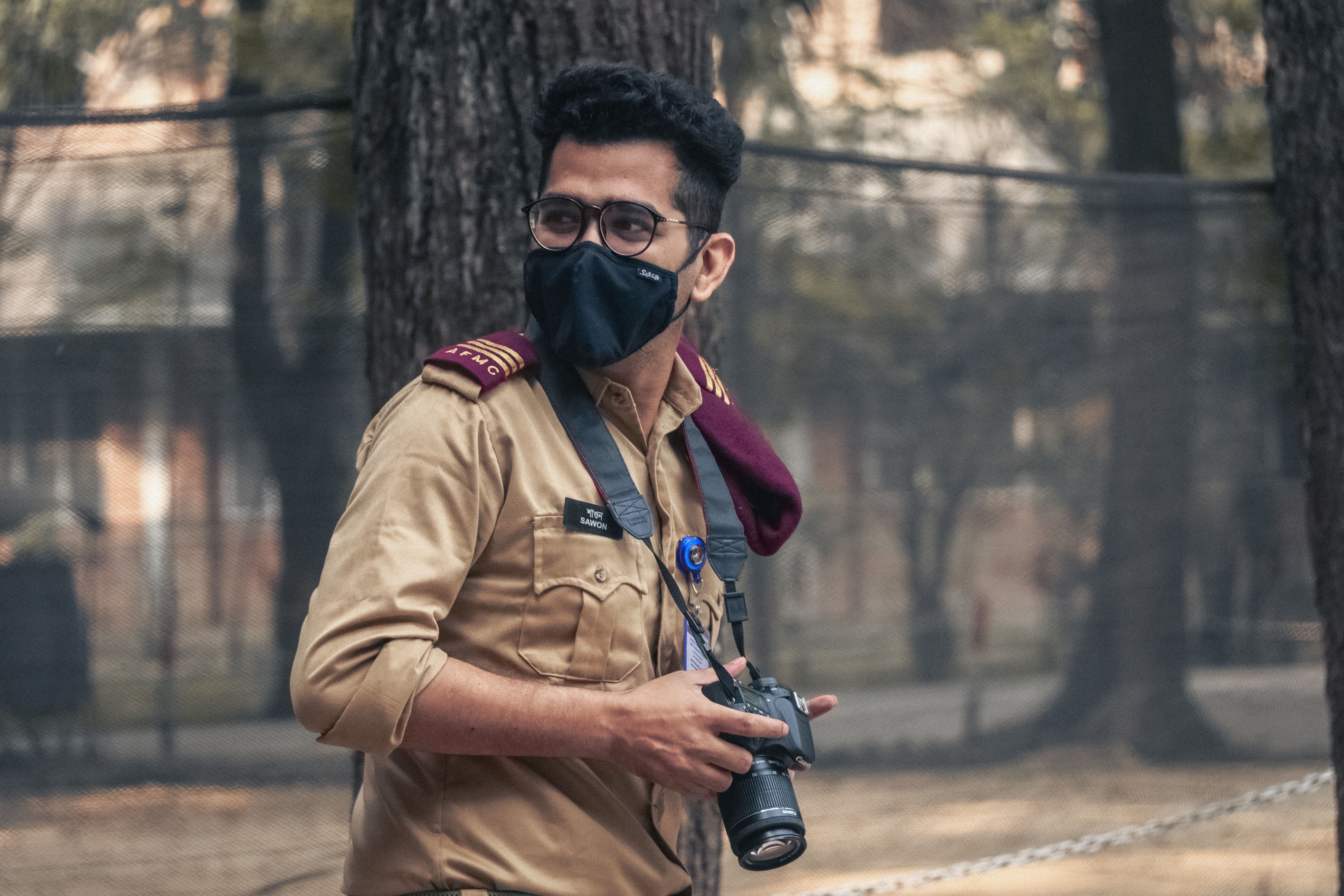 6000x4000 Man Holding a Camera · Free
