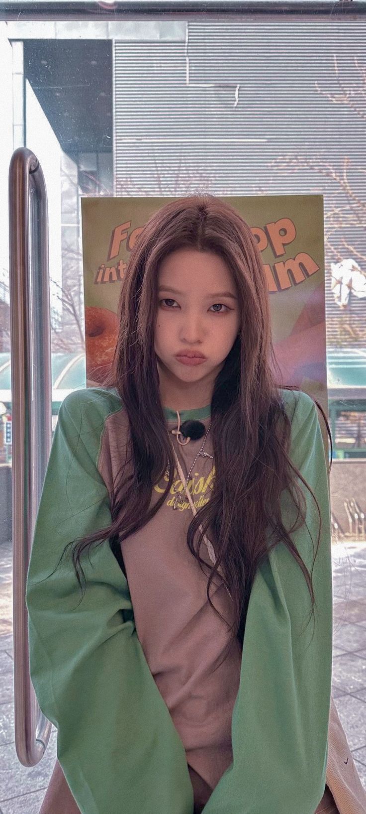 Jeon Soyeon Wallpapers - Top Free Jeon Soyeon Backgrounds - WallpaperAccess