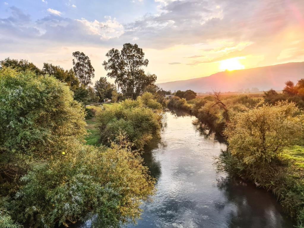1024x768 The Jordan River Villa by Travel Hotels Group, Sede Neẖemya