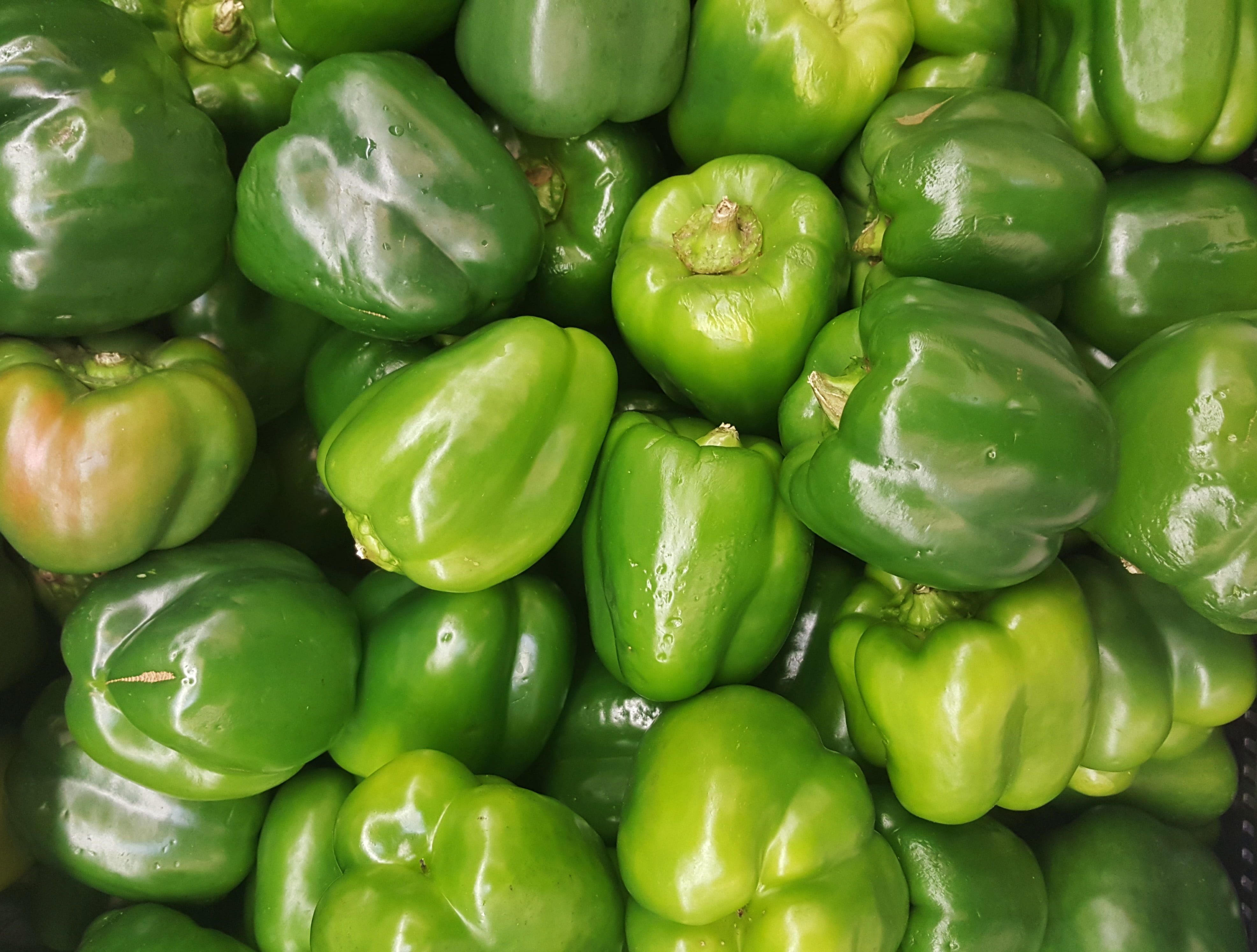 3945x2988 green bell peppers bell peppers #capsicum #vegetables #food #grocery #market #produce #greens #vegan #vege. Vegetable stand, Stuffed peppers, Stuffed bell peppers