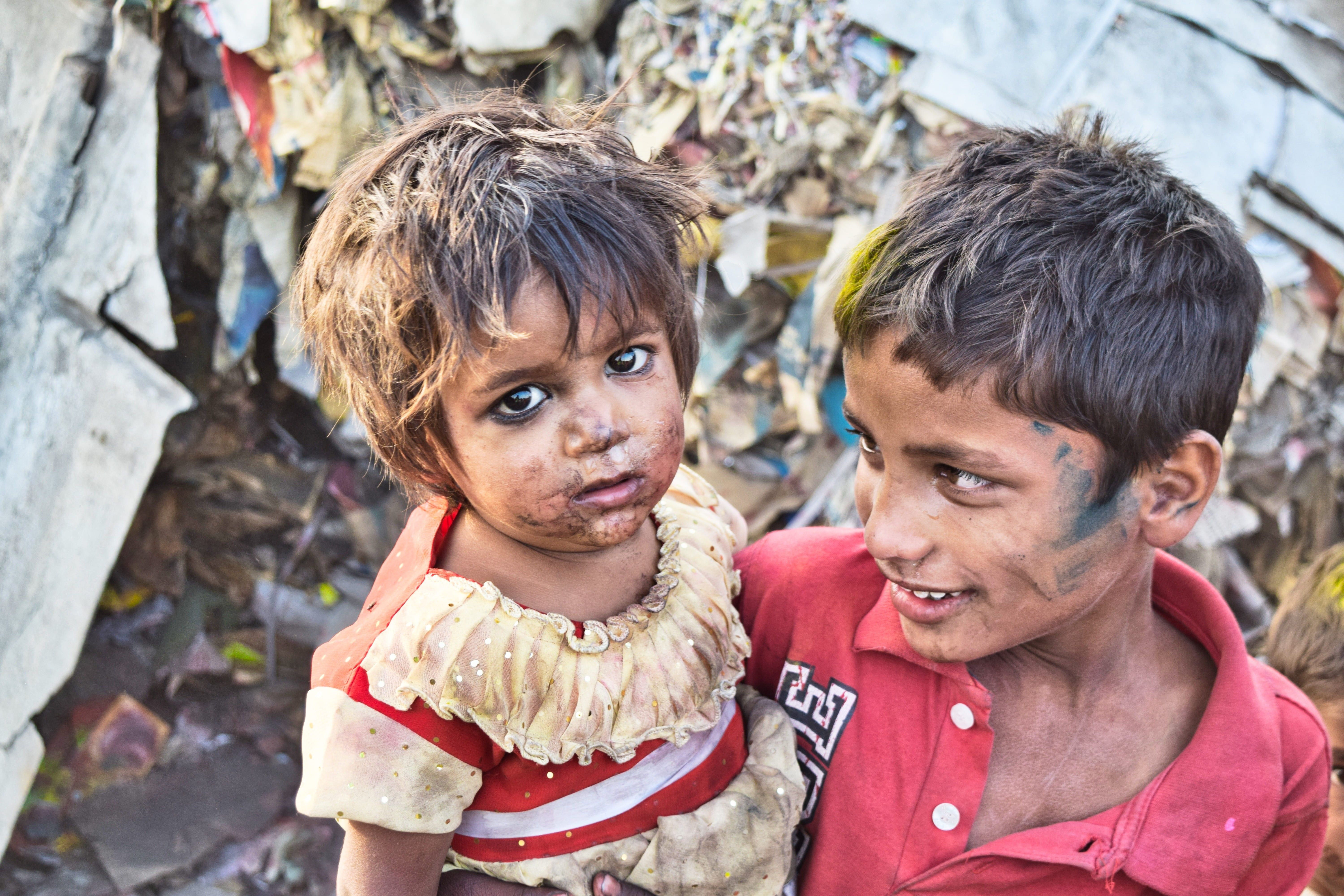 6000x4000 Wallpaper / portrait, child, poor, carrying, happy, boy and girl, offspring, brother, togetherness, bonding, childhood, slums, people, india, family, positive emotion free download