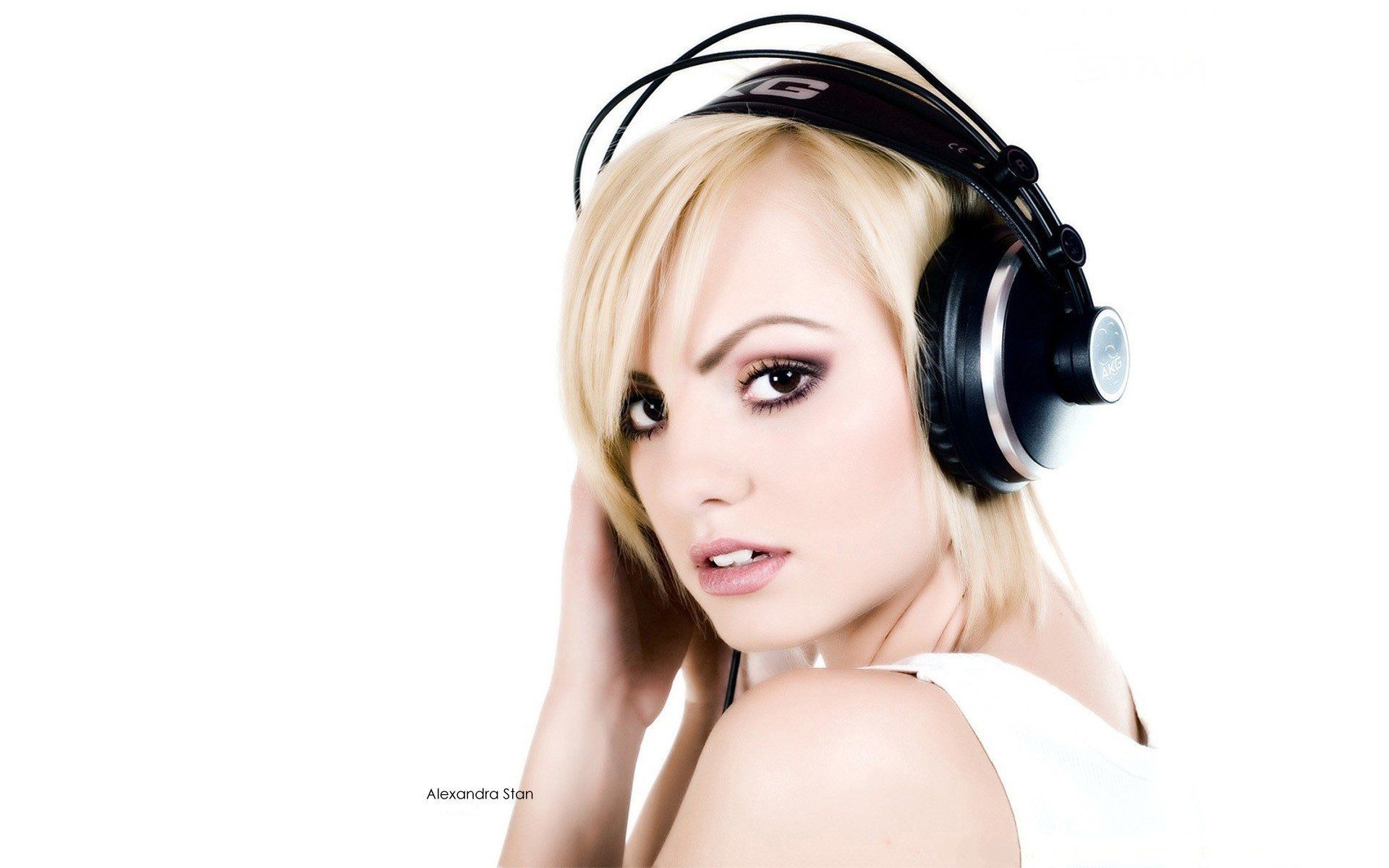 1920x1200 Singer Alexandra Stan in headphones