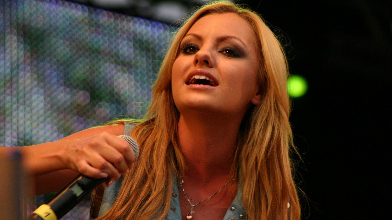 1600x900 1600x900 alexandra stan windows wallpaper