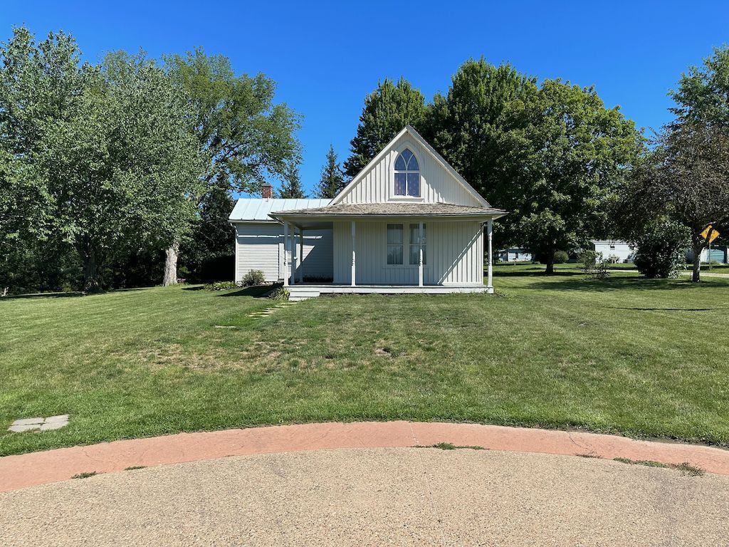 1024x768 The American Gothic House: A Visit to the Second Most Famous House in America