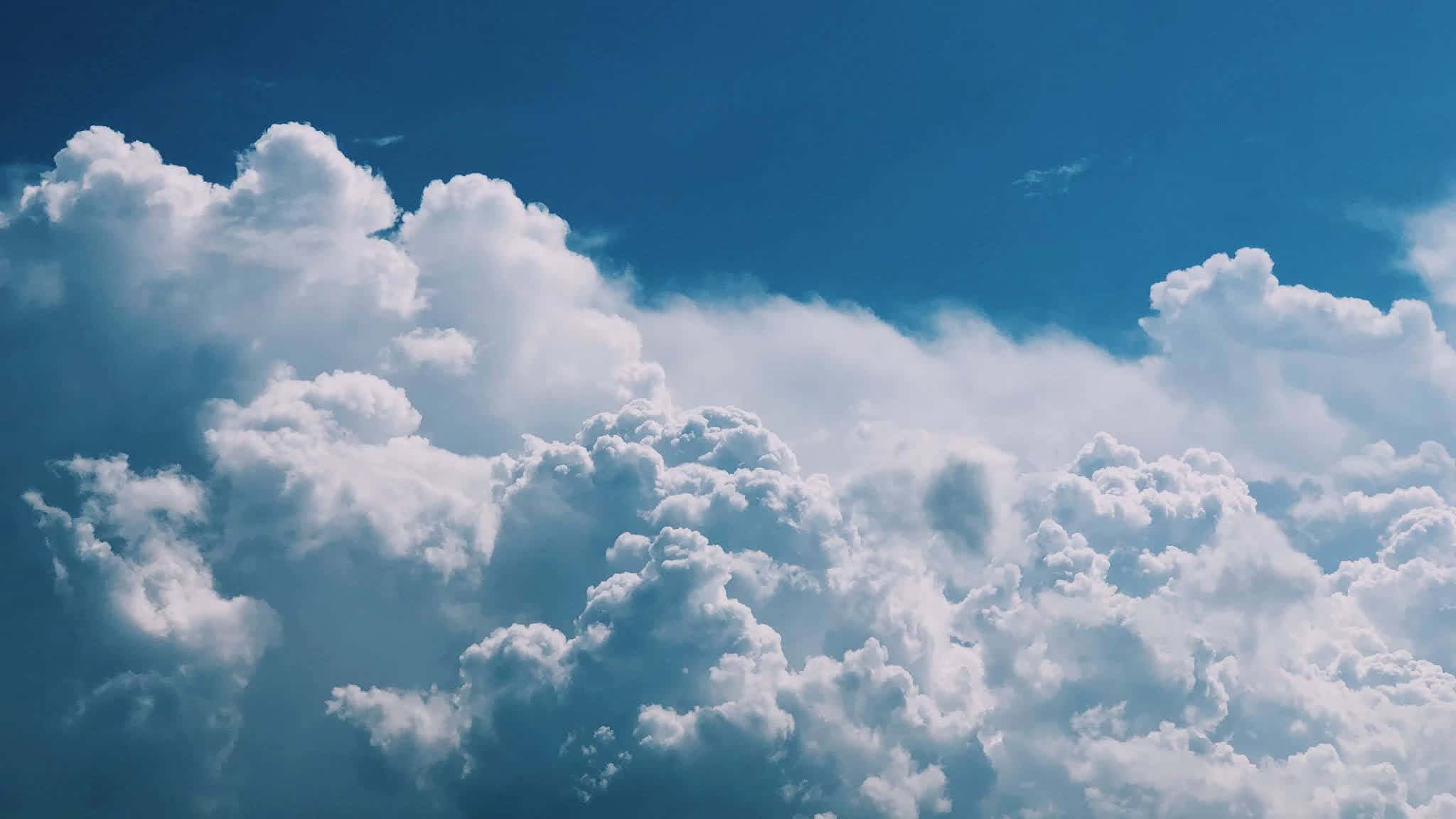 2048x1152 Download A Clear Blue Sky Refreshing Our Minds Wallpaper