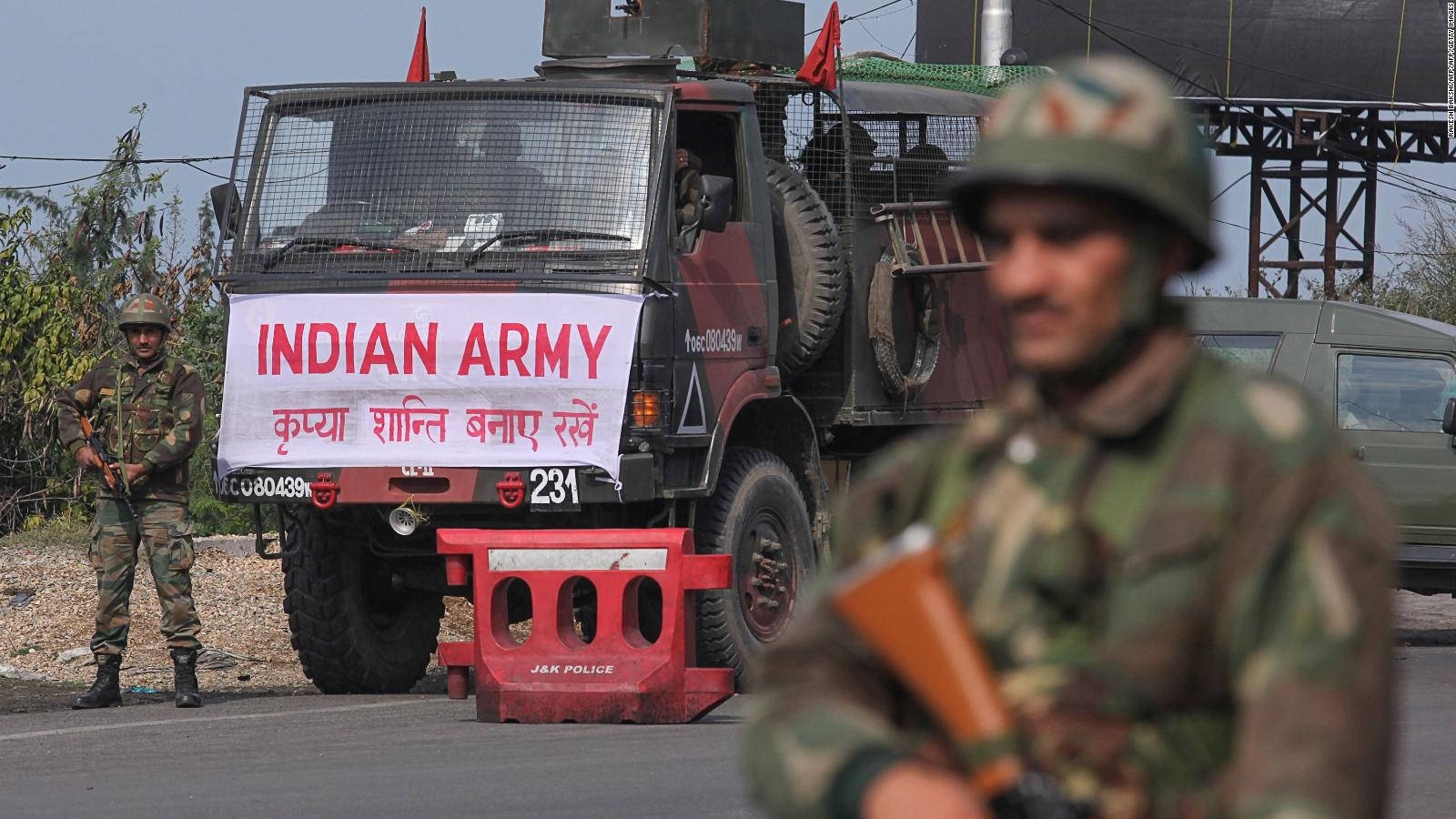 1600x900 Download Indian Soldiers At Checkpoint Wallpaper