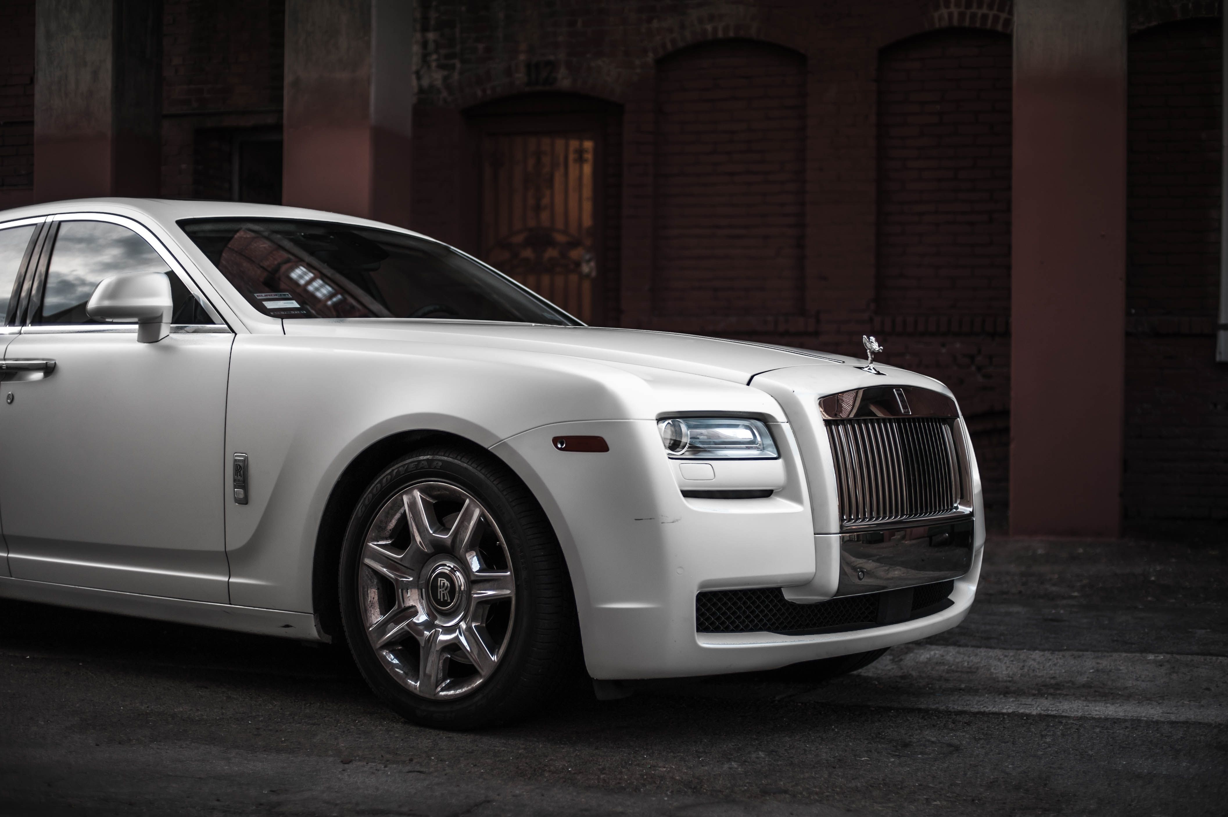 4227x2813 Photo Of White Rolls Royce Ghost Parked Near Brown Building · Free