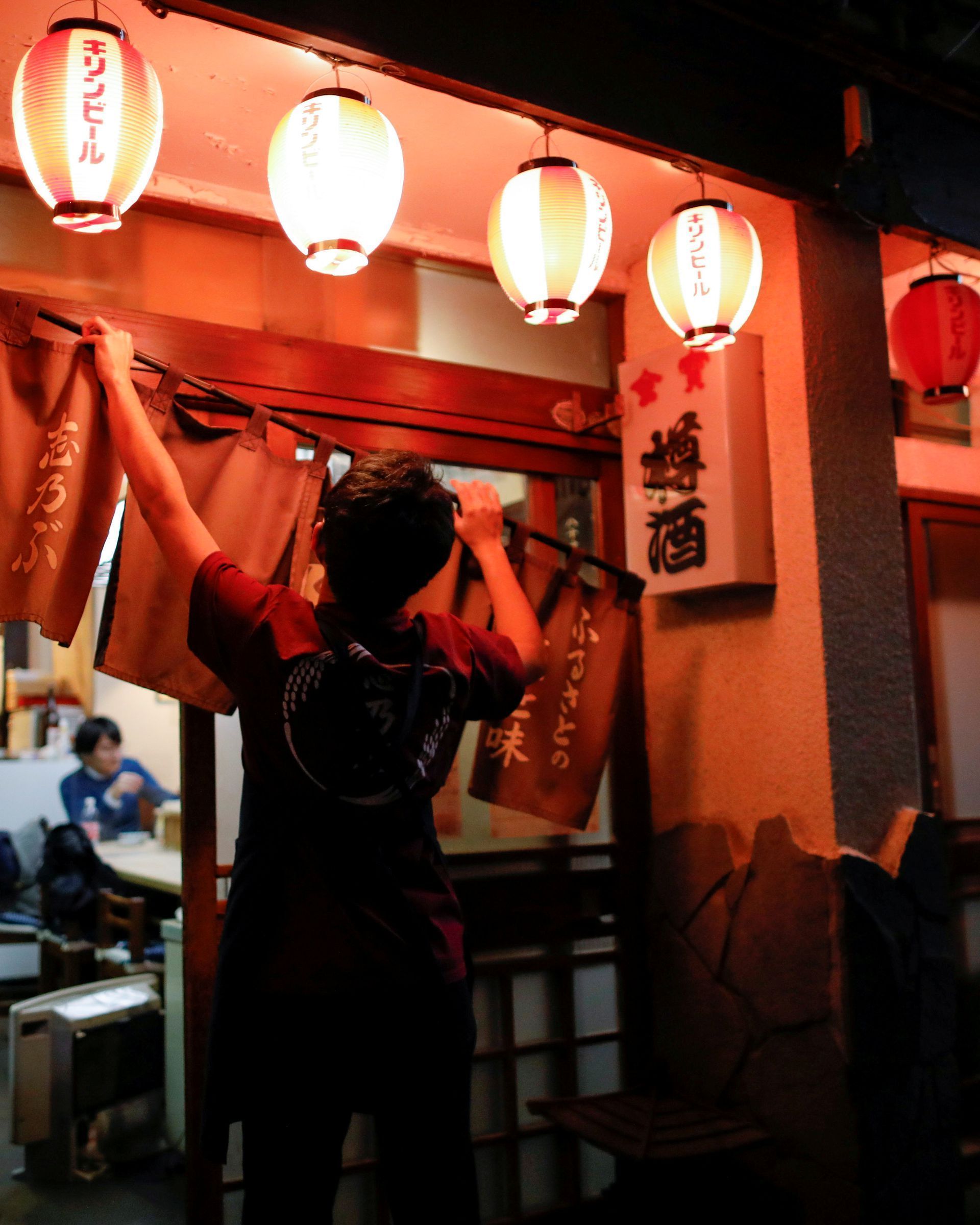 1920x2400 Japan's 'izakaya' dining bars, wedding halls feeling COVID pinch