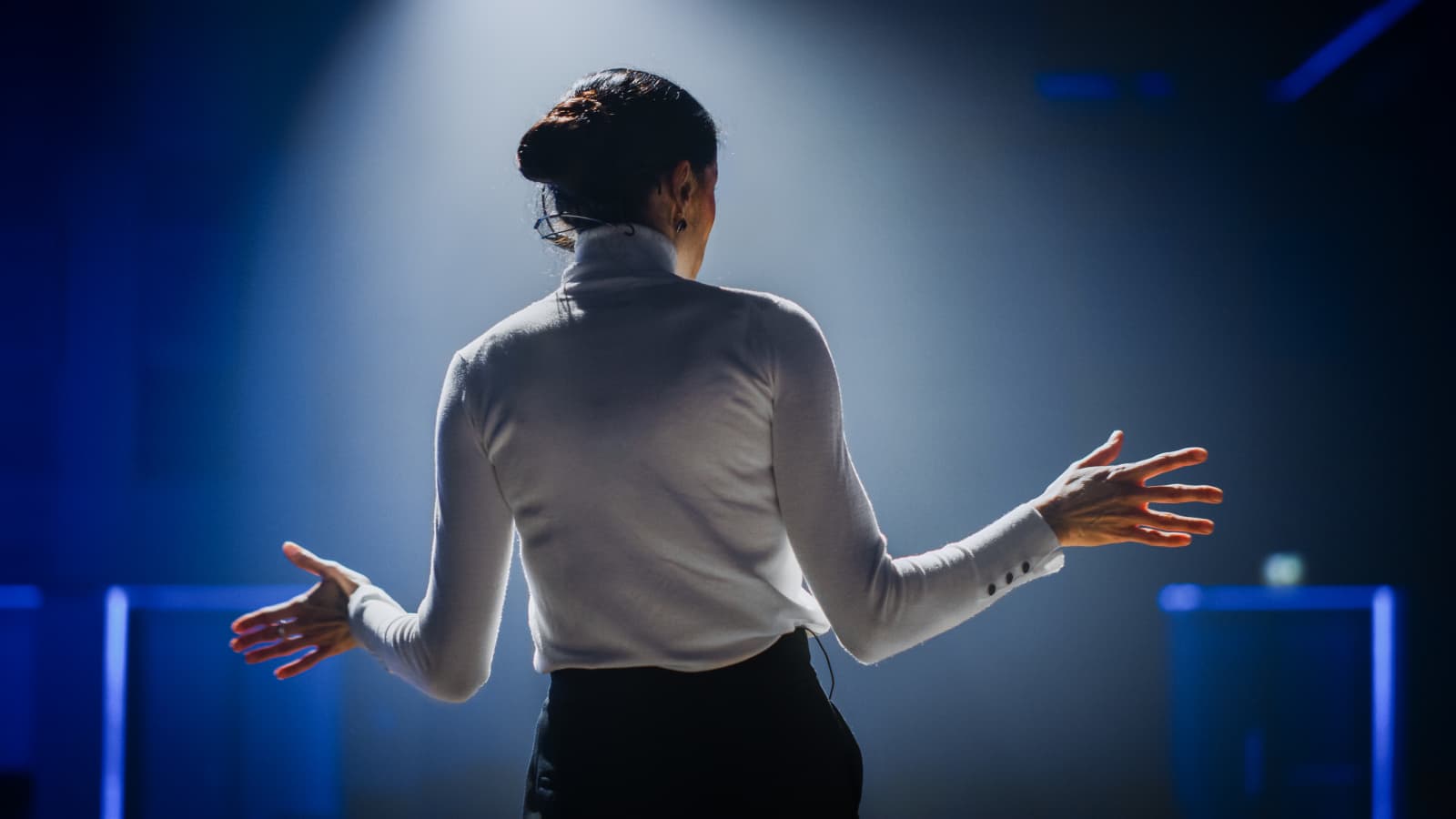 1600x900 Bad at public speaking? This mental trick takes just 15 minutes, says speech expert