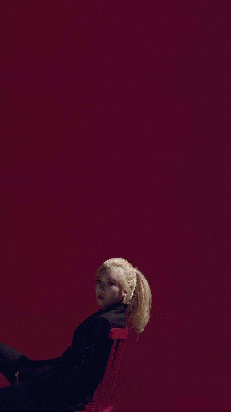 750x1334 LOONA Kim Lip wallpaper. Loona kim lip