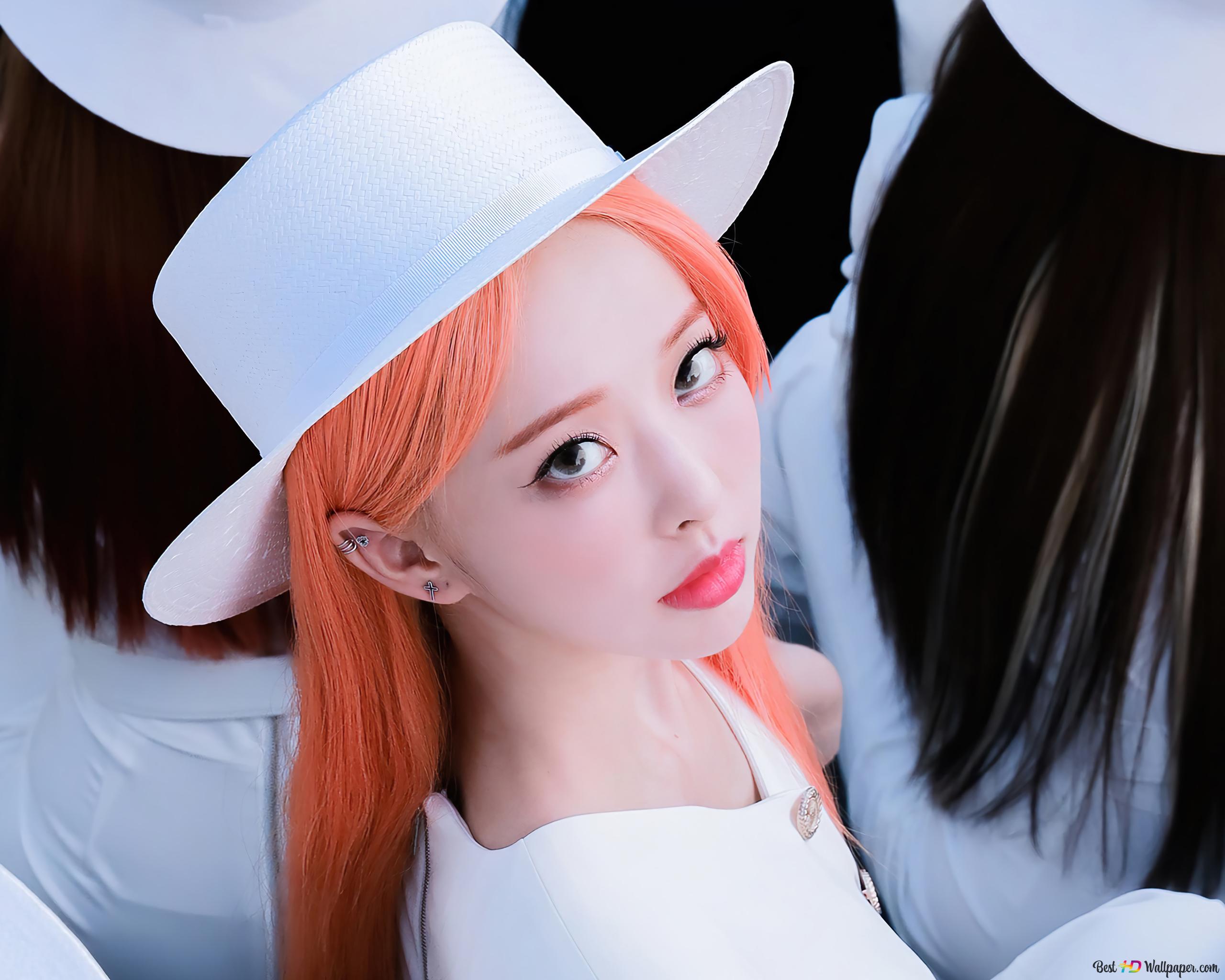 2560x2048 ViVi In '12:00' MV Shoot (2020) From 'Loona' (K Pop Band) 4K Wallpaper Download