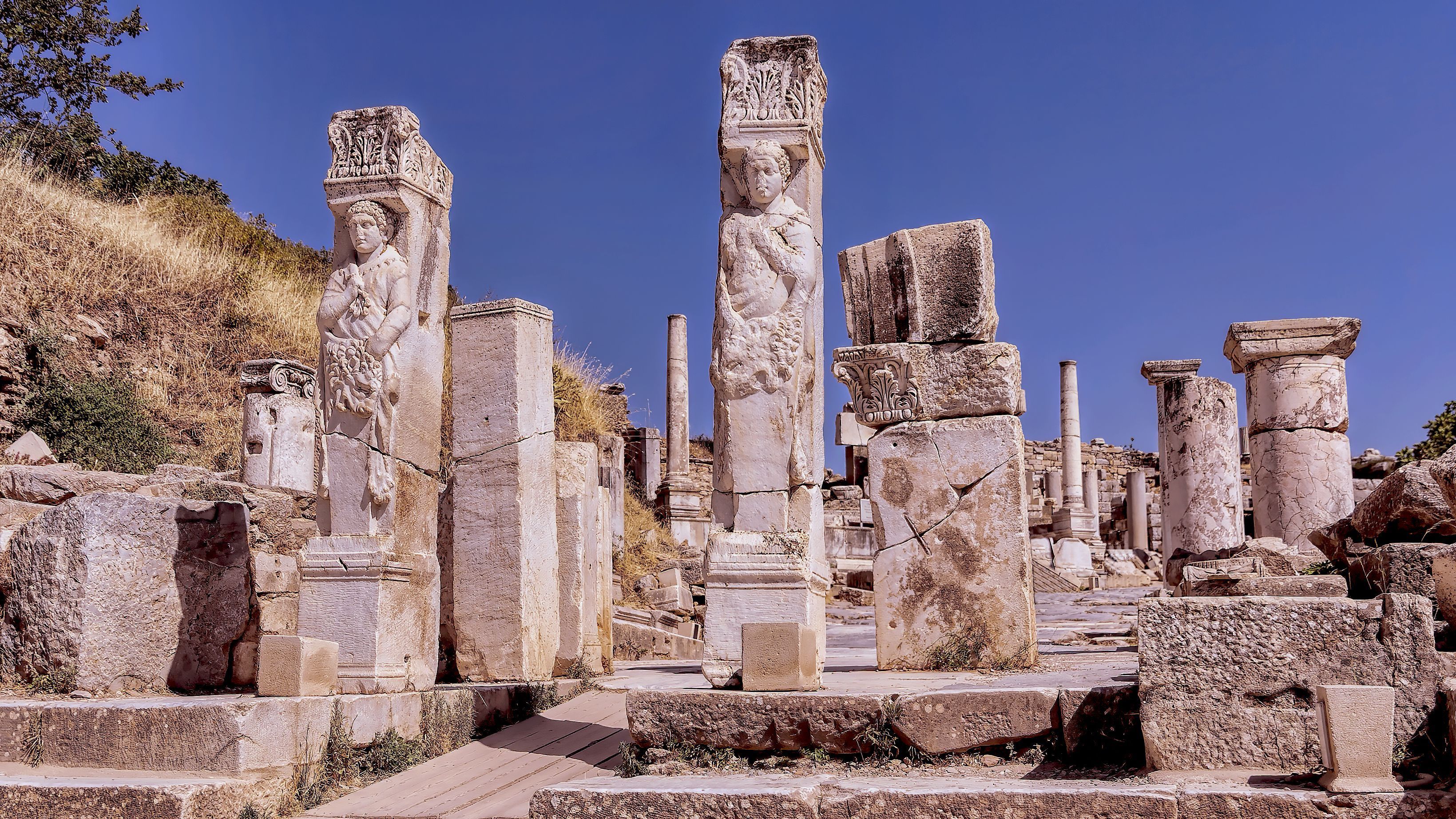 3279x1844 Hercules Gate, Ephesus (Illustration) History Encyclopedia