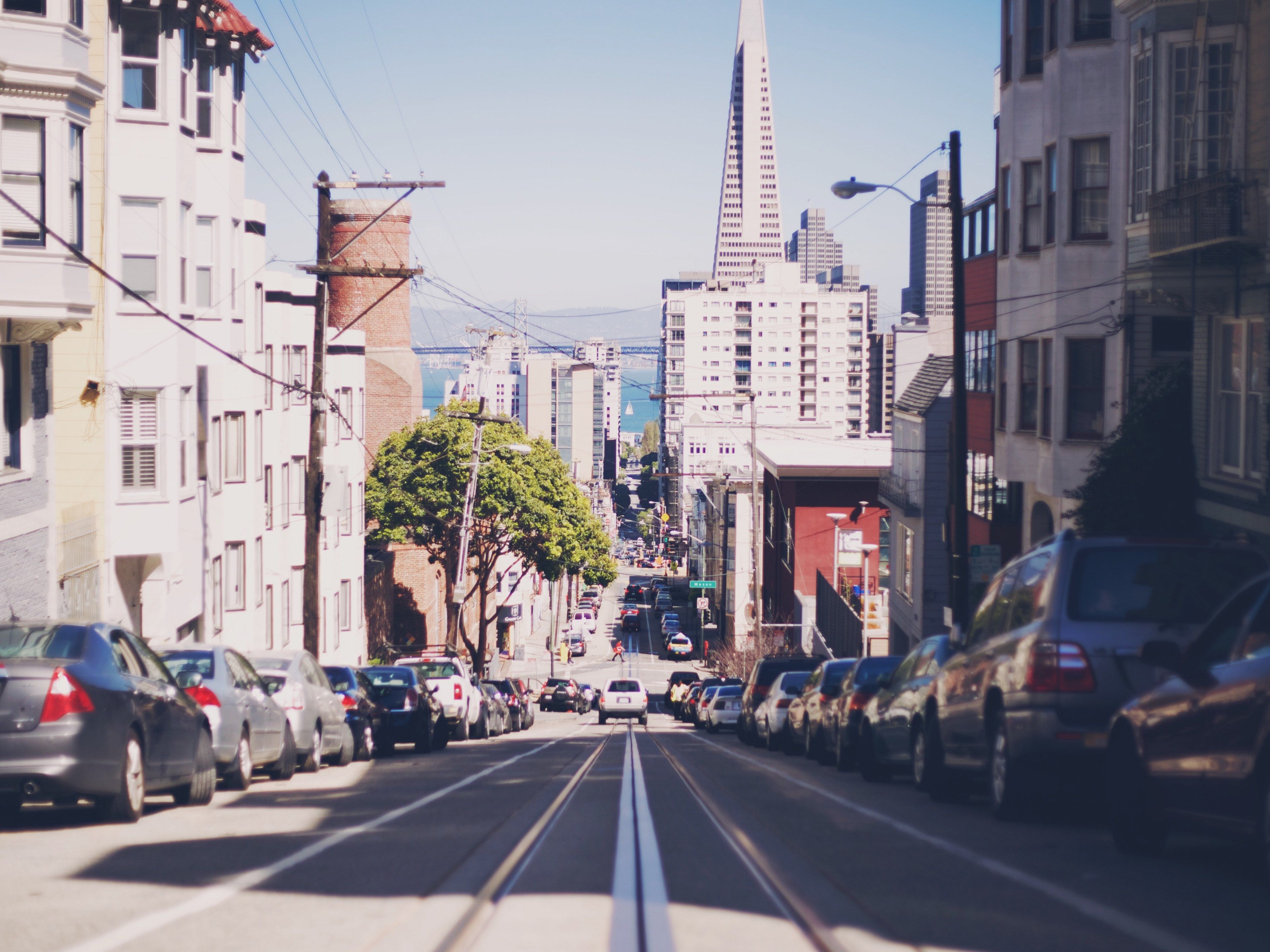 3840x2880 Wallpaper / sunny urban road with parked cars and modern architecture, sunny street in the city 4k wallpaper free download