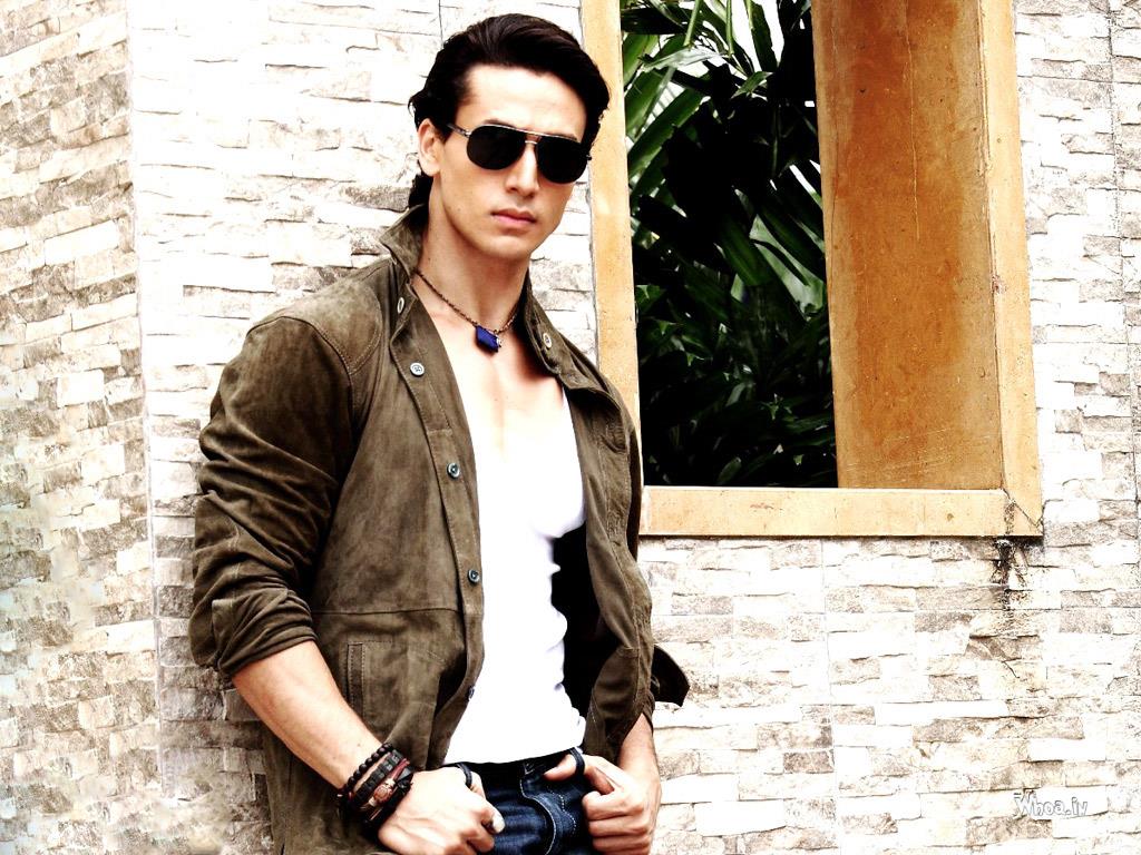 1024x768 Tiger Shroff Son Of Jackie Shroff HD Bollywood Actor Wallpaper