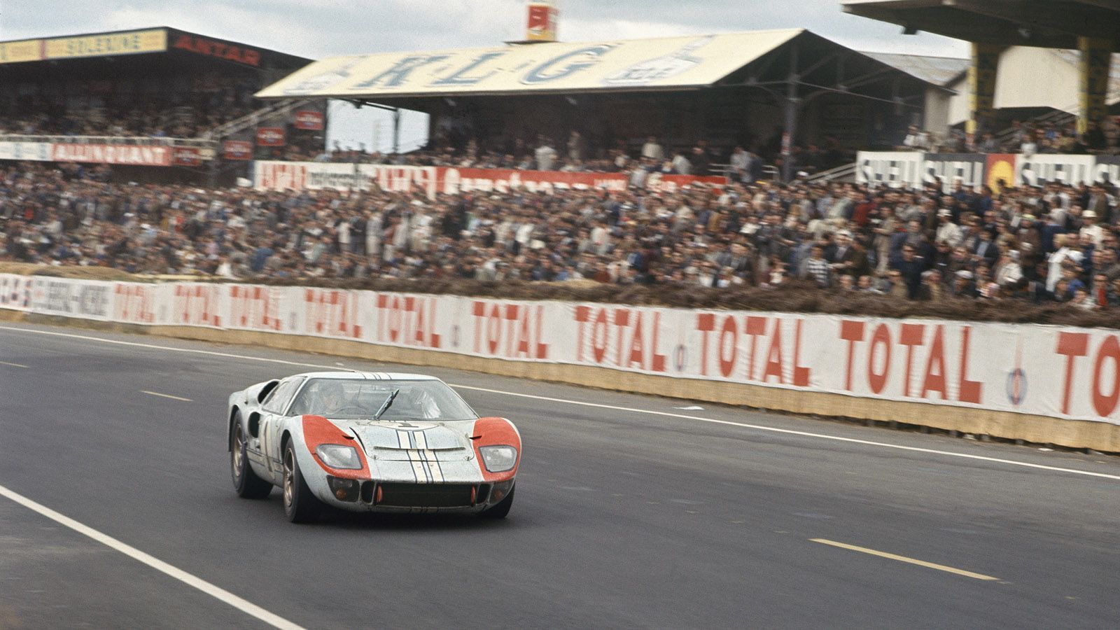 1600x900 History of the Ford GT40 at Le Mans in photo