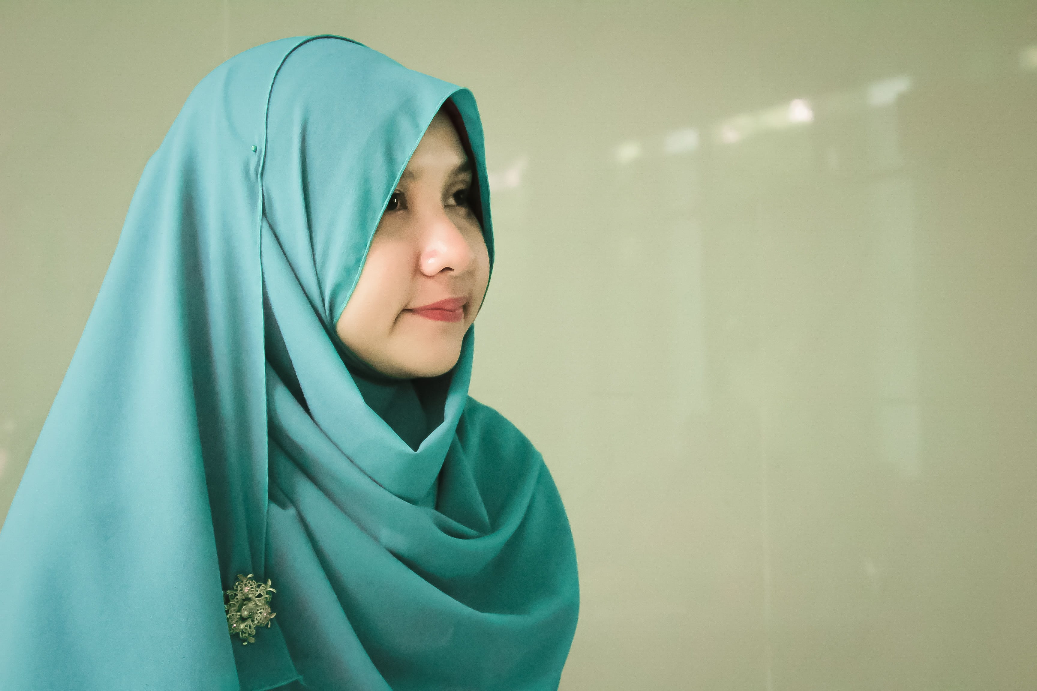 3456x2304 Wallpaper / front view, headscarf, one person, young adult, real people, traditional clothing, gorgeous, indoors, 2K, indonesian, hood, teenager, turquoise colored free download