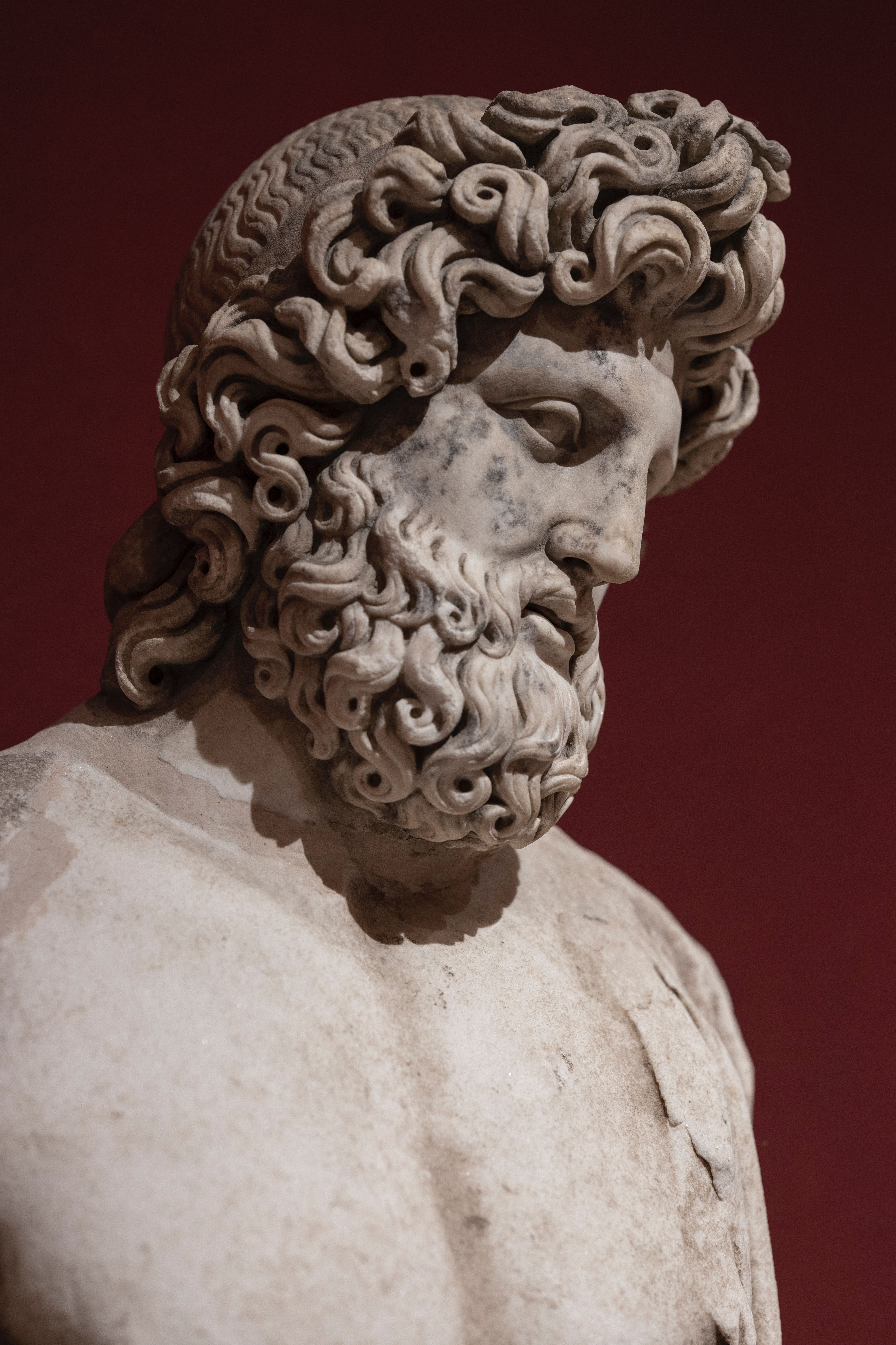 4480x6720 Statue of the Greek God Jupiter · Free