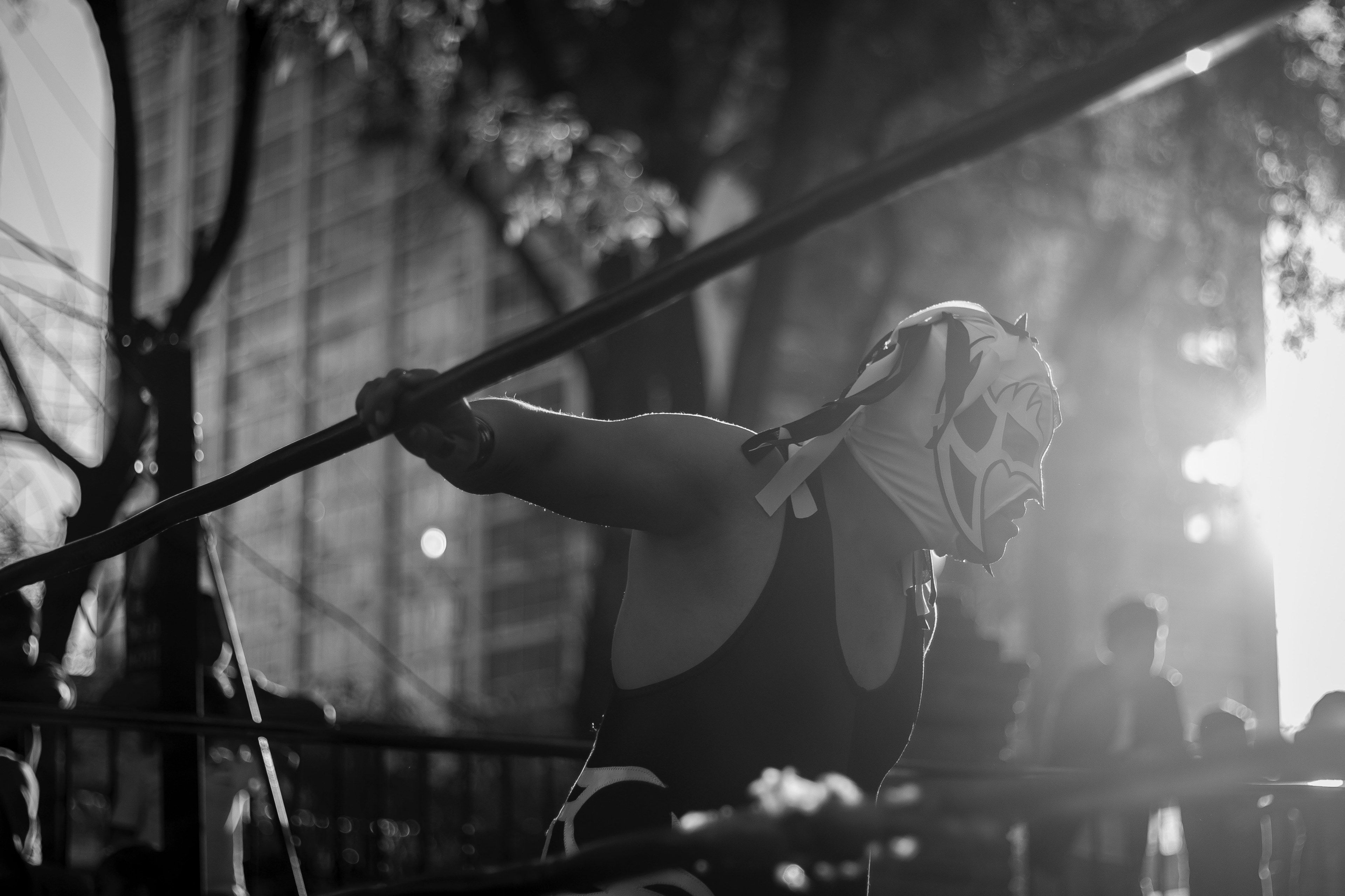 3840x2560 Wallpaper / wrestler in leotard and mask holds ropes in outdoor ring, lucha libre 4k wallpaper free download