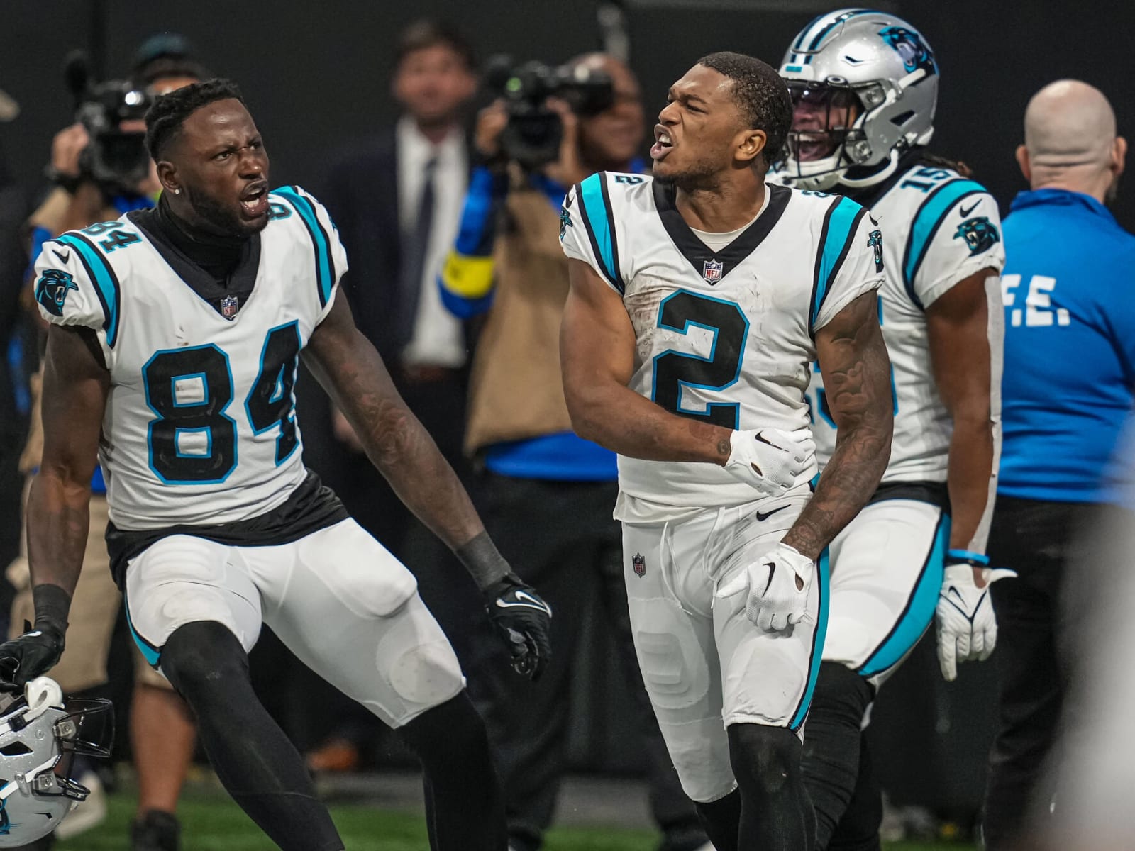 1600x1200 Report: Panthers' D.J. Moore correctly flagged in loss to Falcons