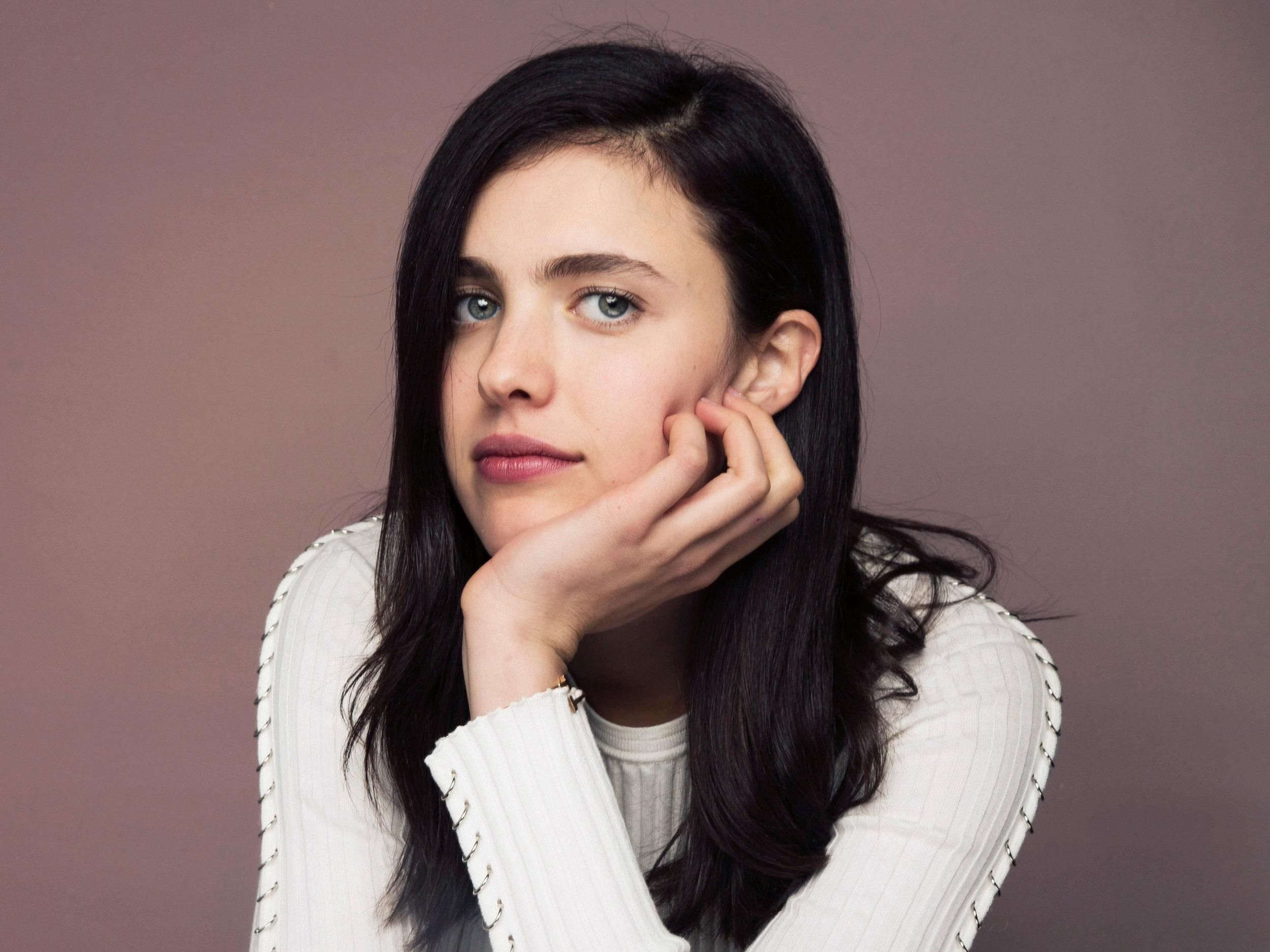 2500x1875 Celebrity Margaret Qualley HD Wallpaper