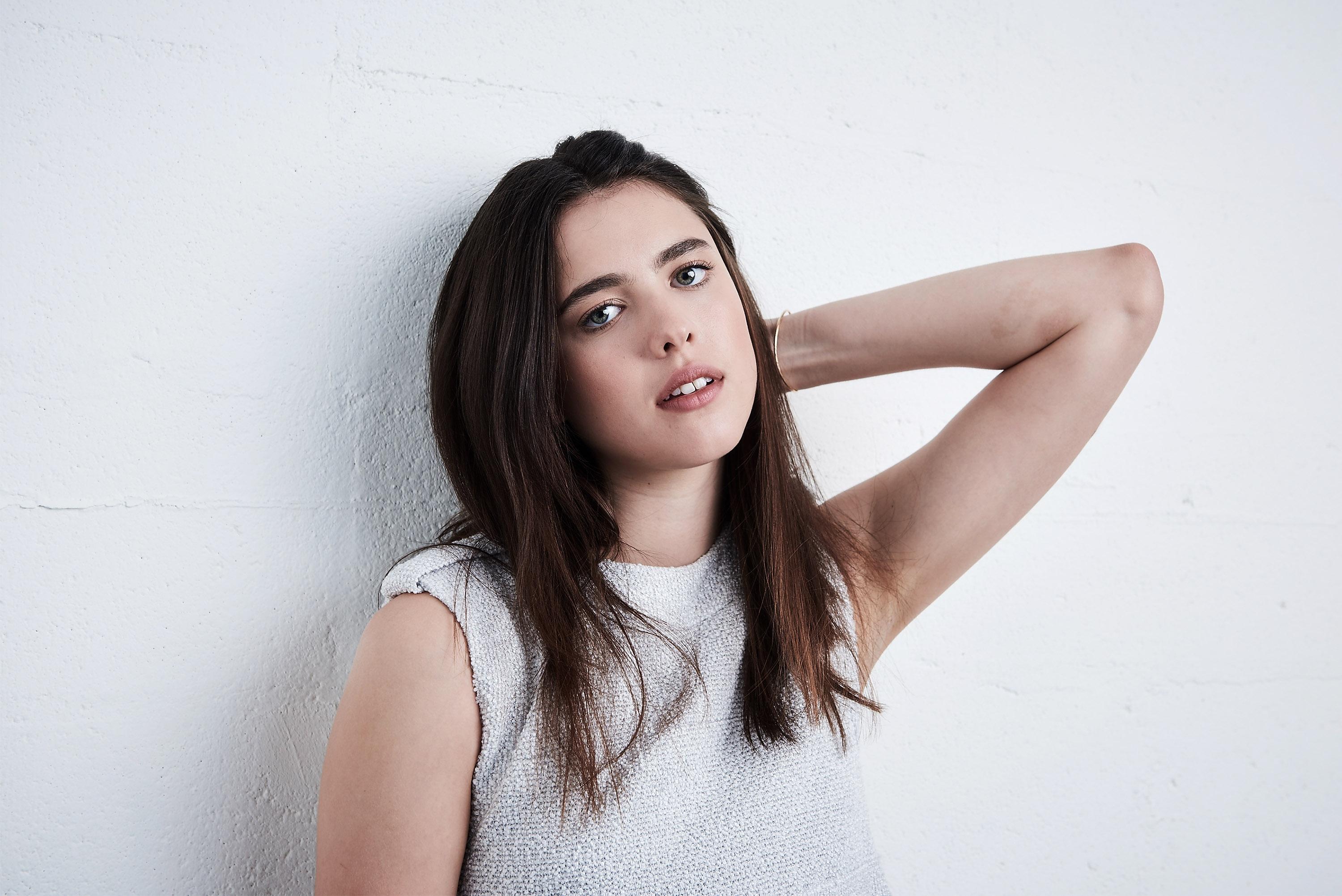 3000x2003 Celebrity Margaret Qualley HD Wallpaper