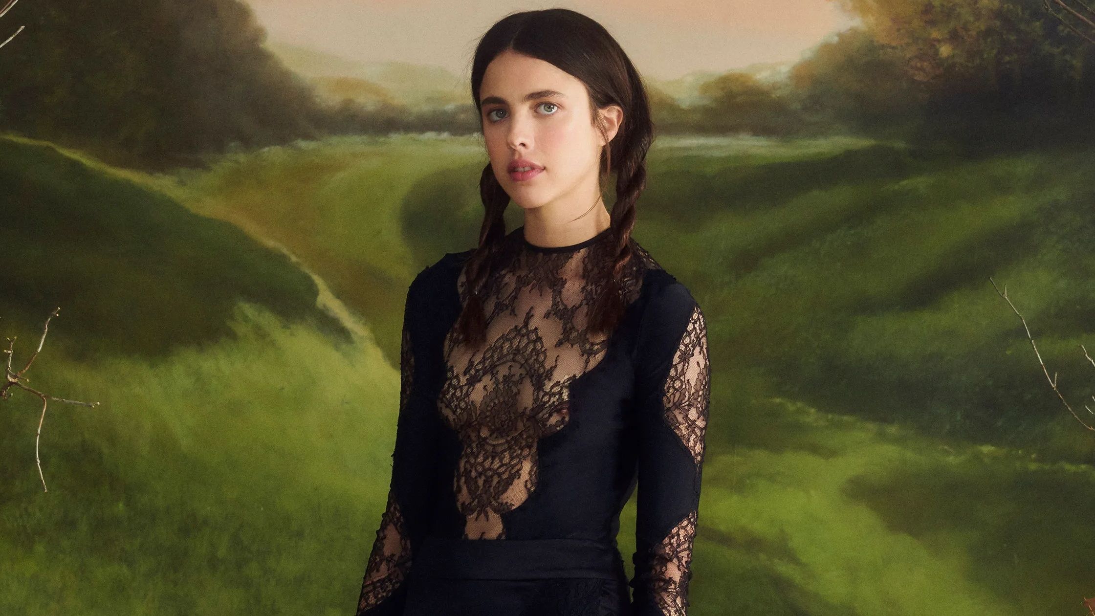 2240x1260 Margaret Qualley Wallpaper Qualley Wallpaper