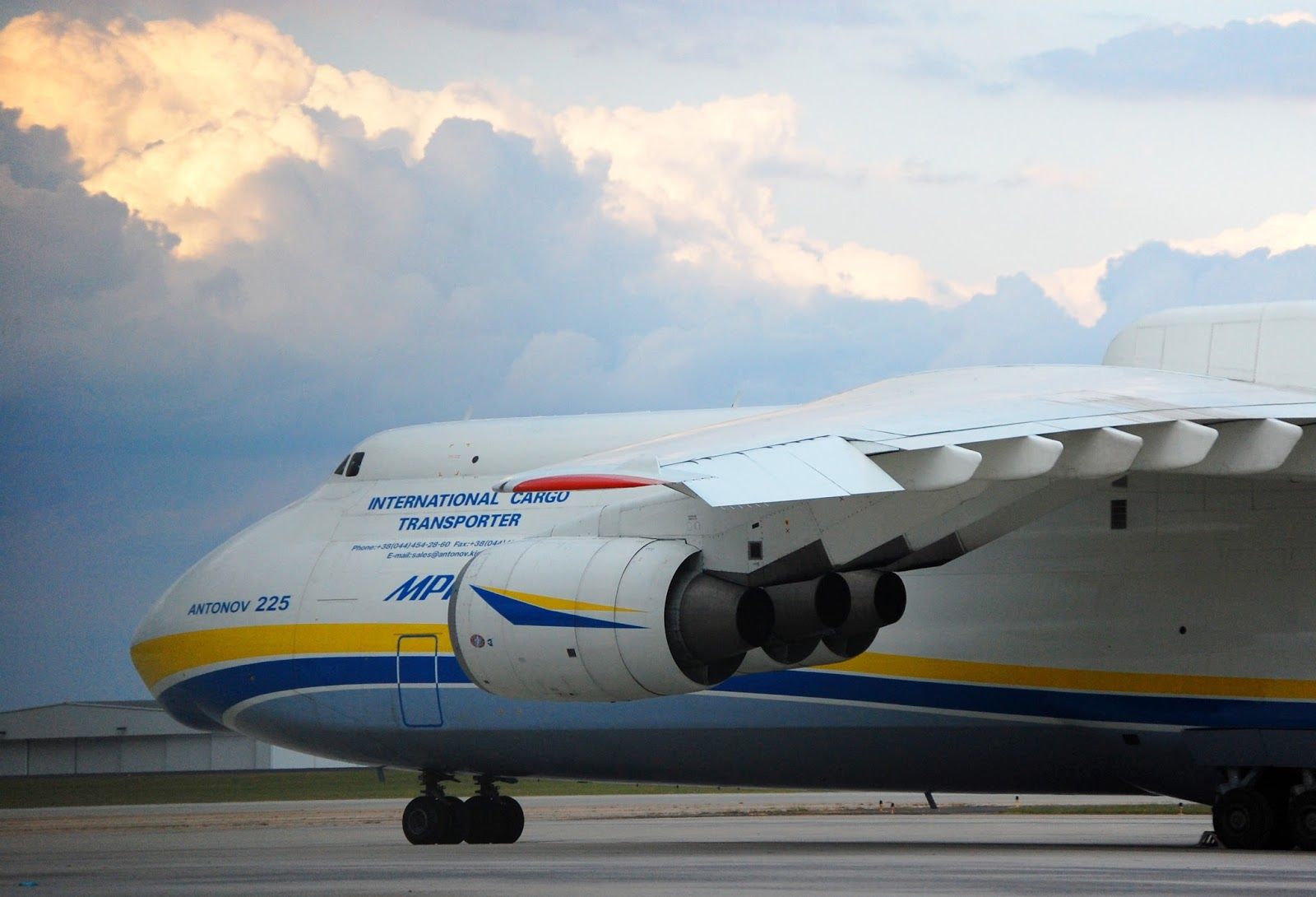 1600x1090 Antonov An225 wallpaper