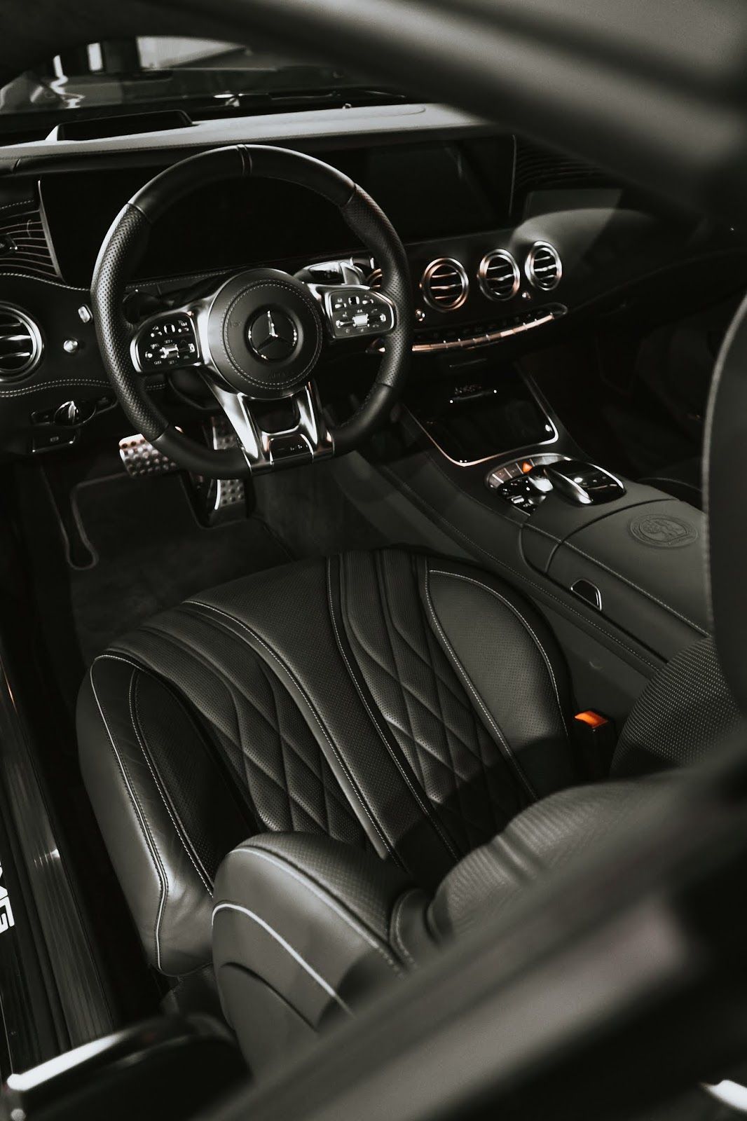1066x1600 Mercedes