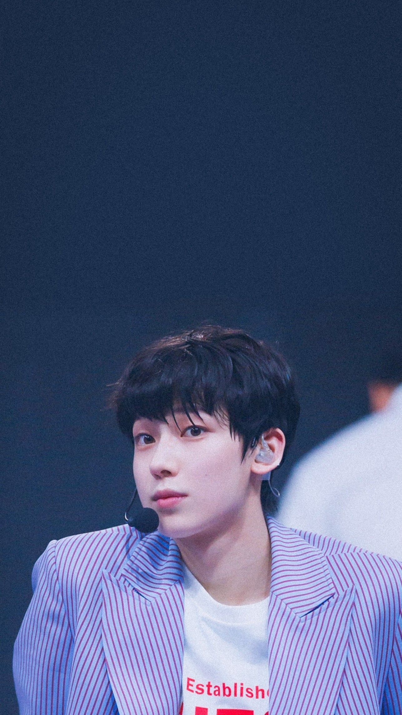 1288x2289 ° e n h y p e n °