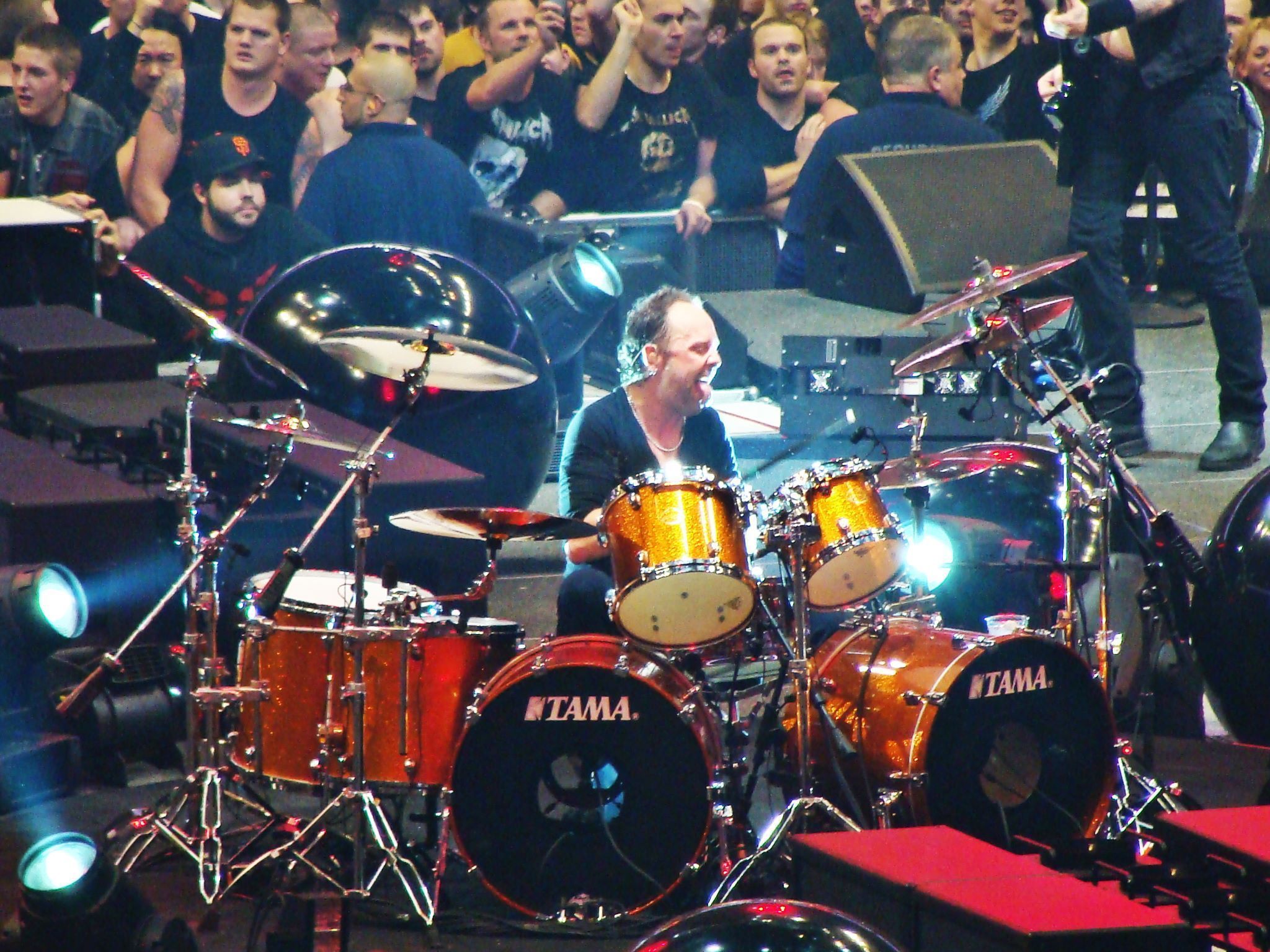 2048x1536 Lars Ulrich Photo