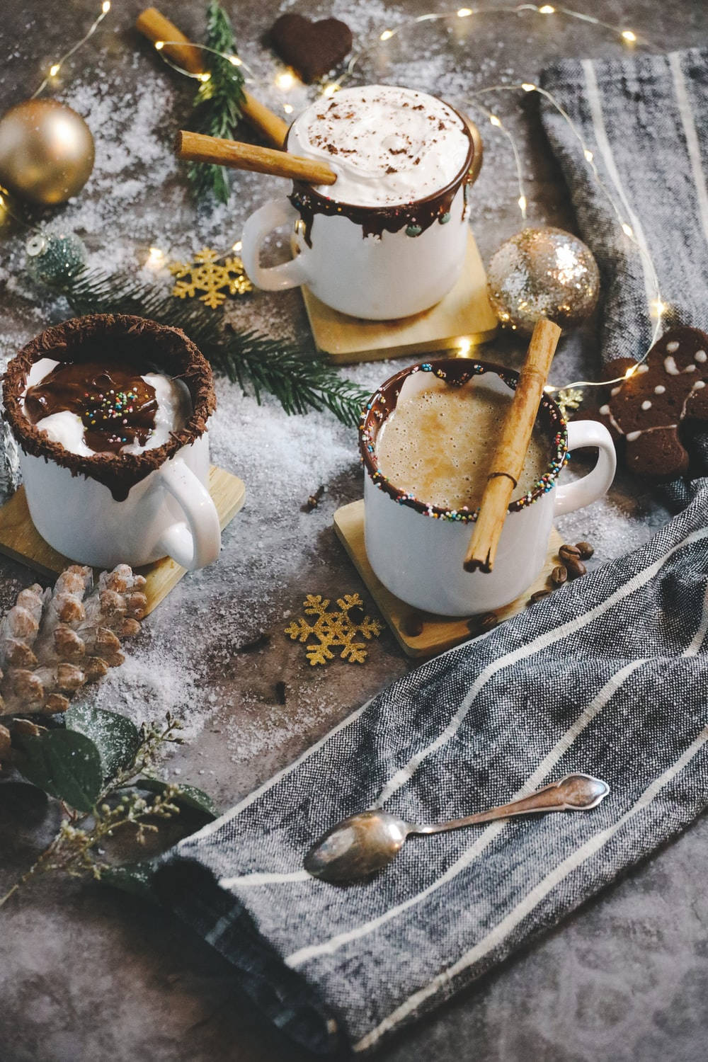1000x1500 Download Three Old Aesthetic Christmas Drinks Wallpaper