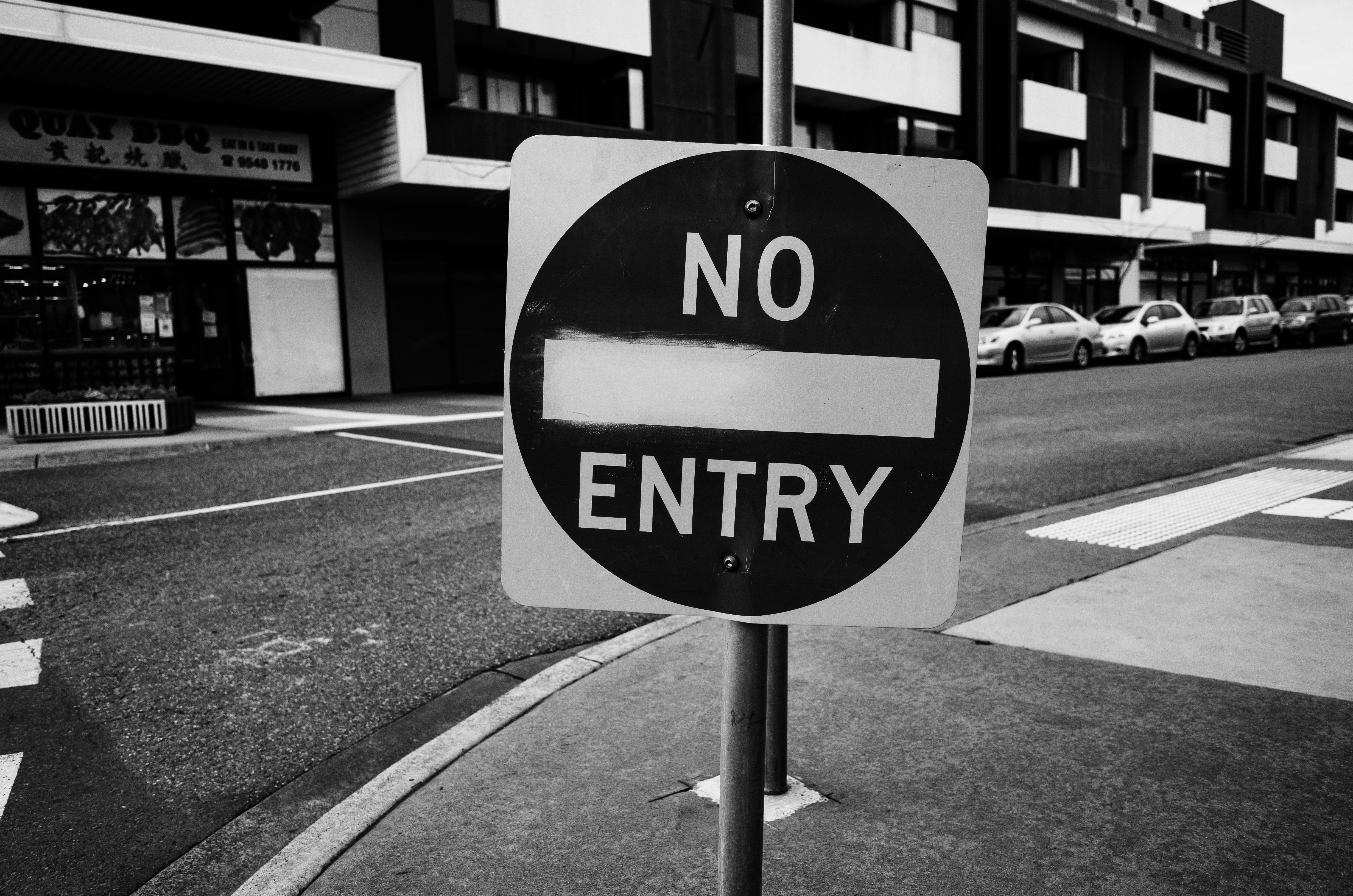 4928x3264 Grayscale Photo of a No Entry Sign · Free
