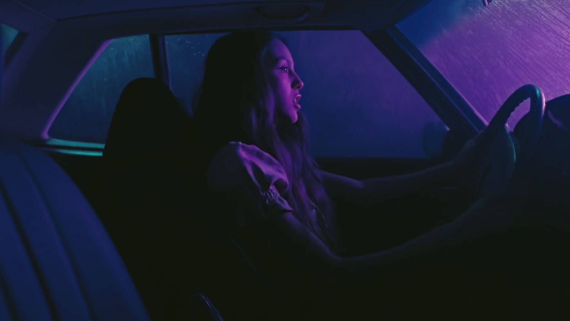1920x1080 Download Olivia Rodrigo In Car Drivers License Wallpaper