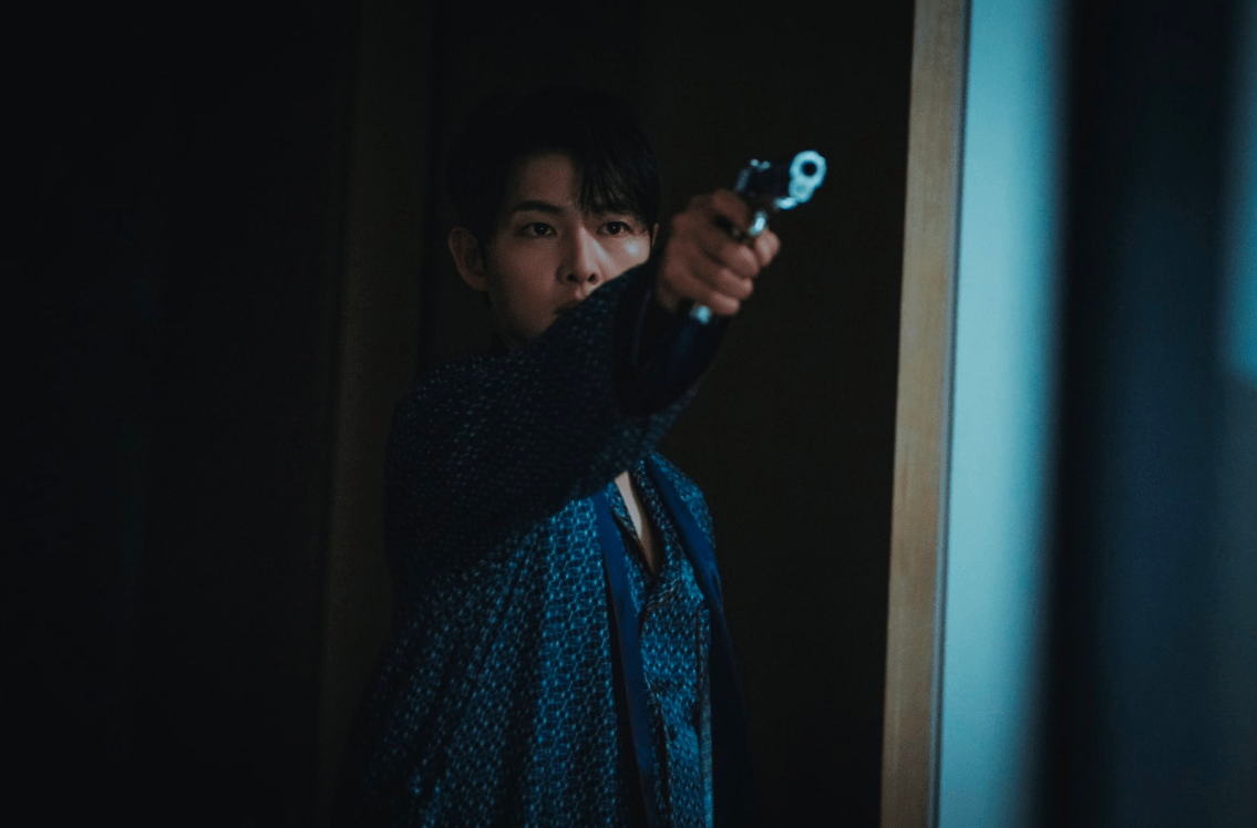 1135x748 Song Joong Ki Looks Stunning in Newly Released Stills for His Forthcoming Thriller Drama 'Vincenzo'