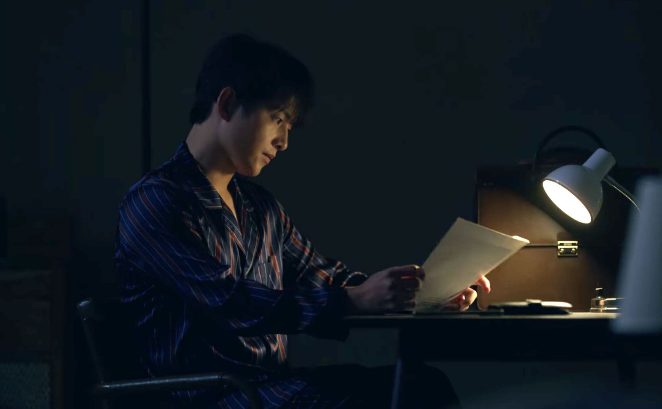 2273x1404 Song Joong Ki's Pajamas In vincenzo Are Actually Super Expensive