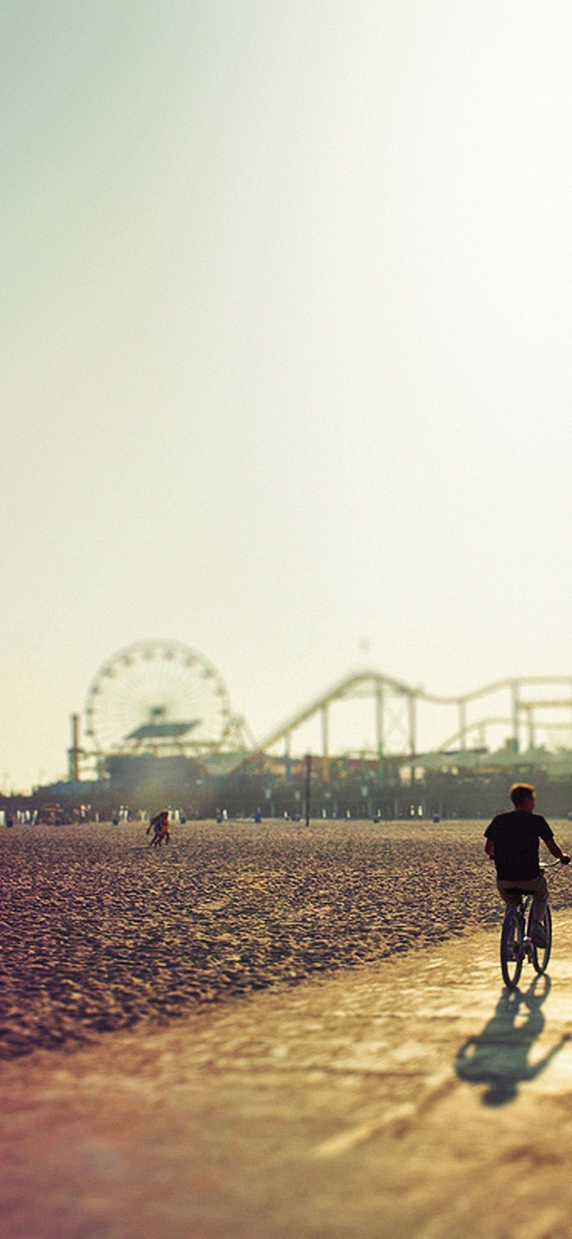1125x2436 beach people happy hour nature