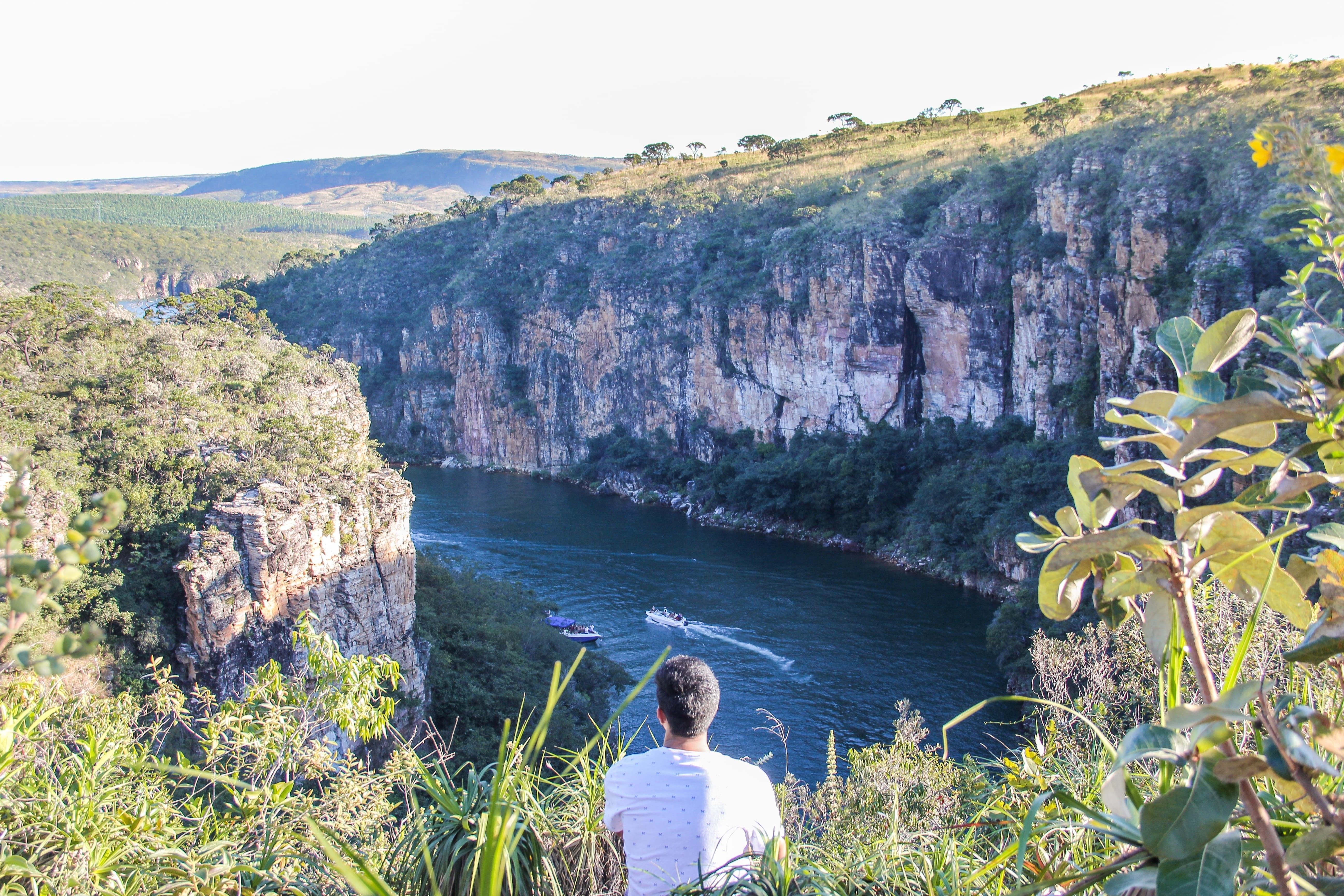 5184x3456 Wallpaper / Beauty In Nature, Rear View, Water, 5K, Lake, Forest, Furnas, Non Urban Scene, One Person, Rock, Minas Gerais, Canyon, Lancha, Capitolio, Plant, Canyon Furnas Free Download