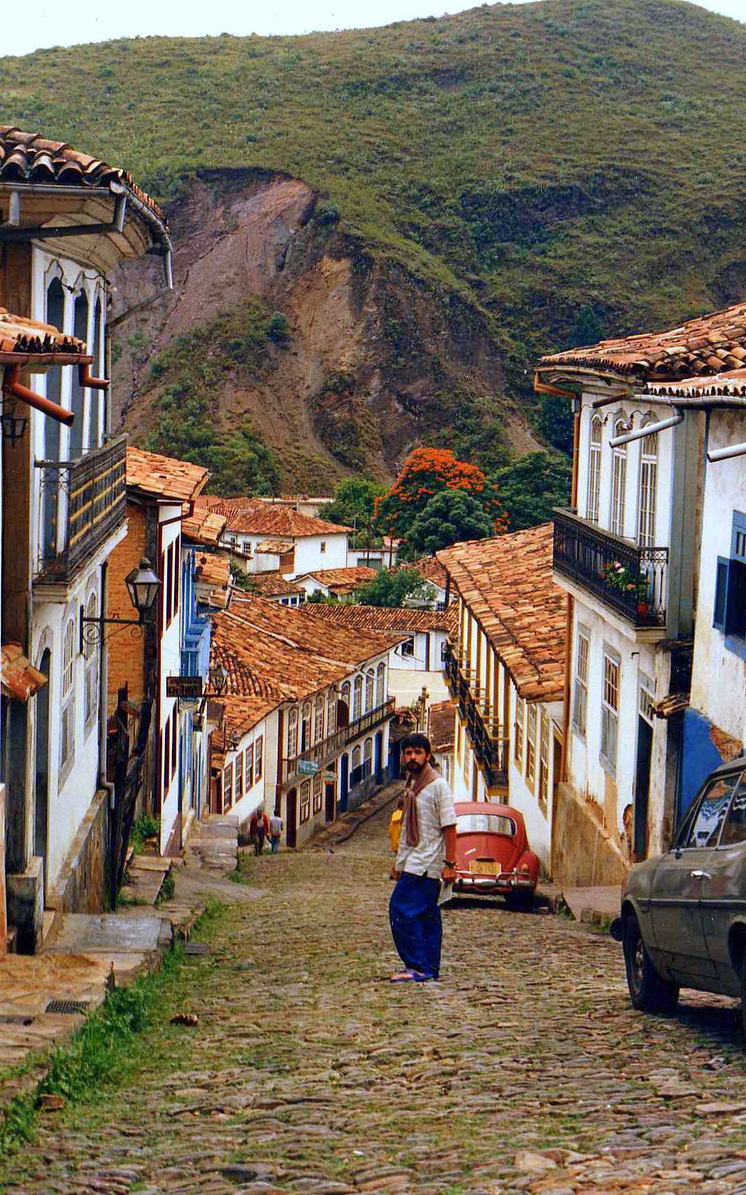 1067x1709 Calle abajo, Ouro Preto, Minas Gerais, Brasil
