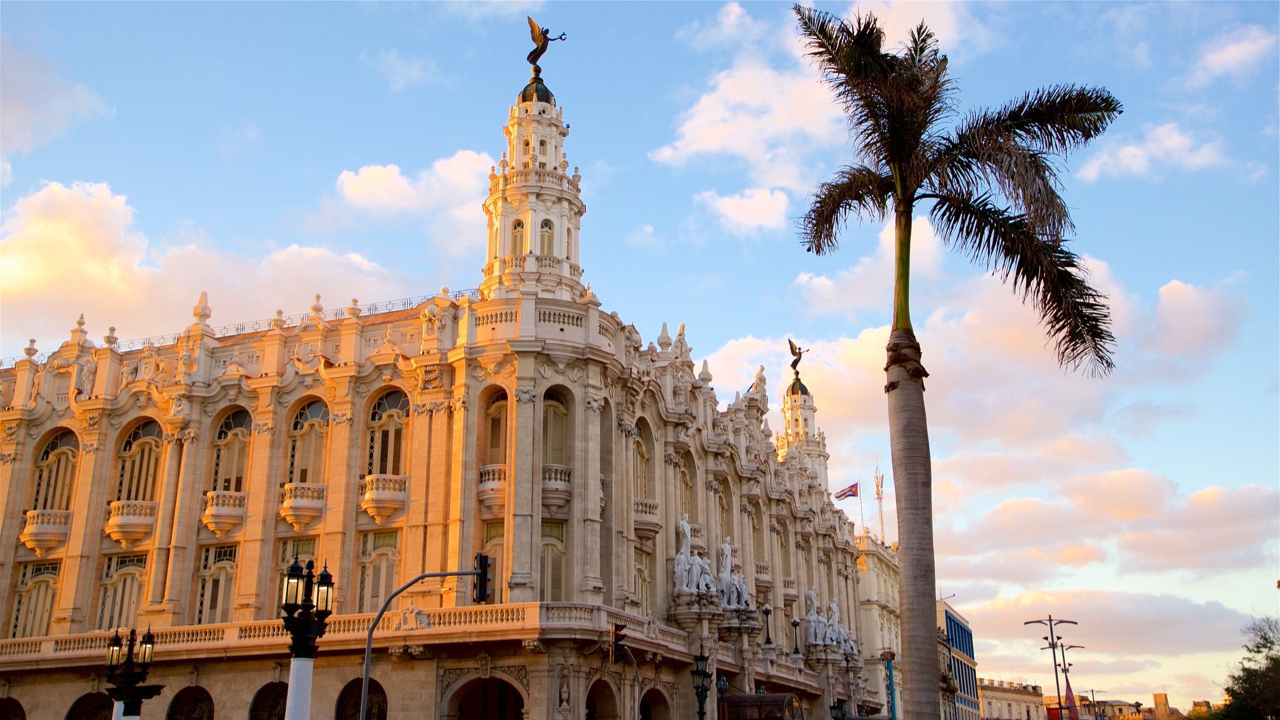 2560x1440 Great Theatre of Havana in Centro Havana and Activities