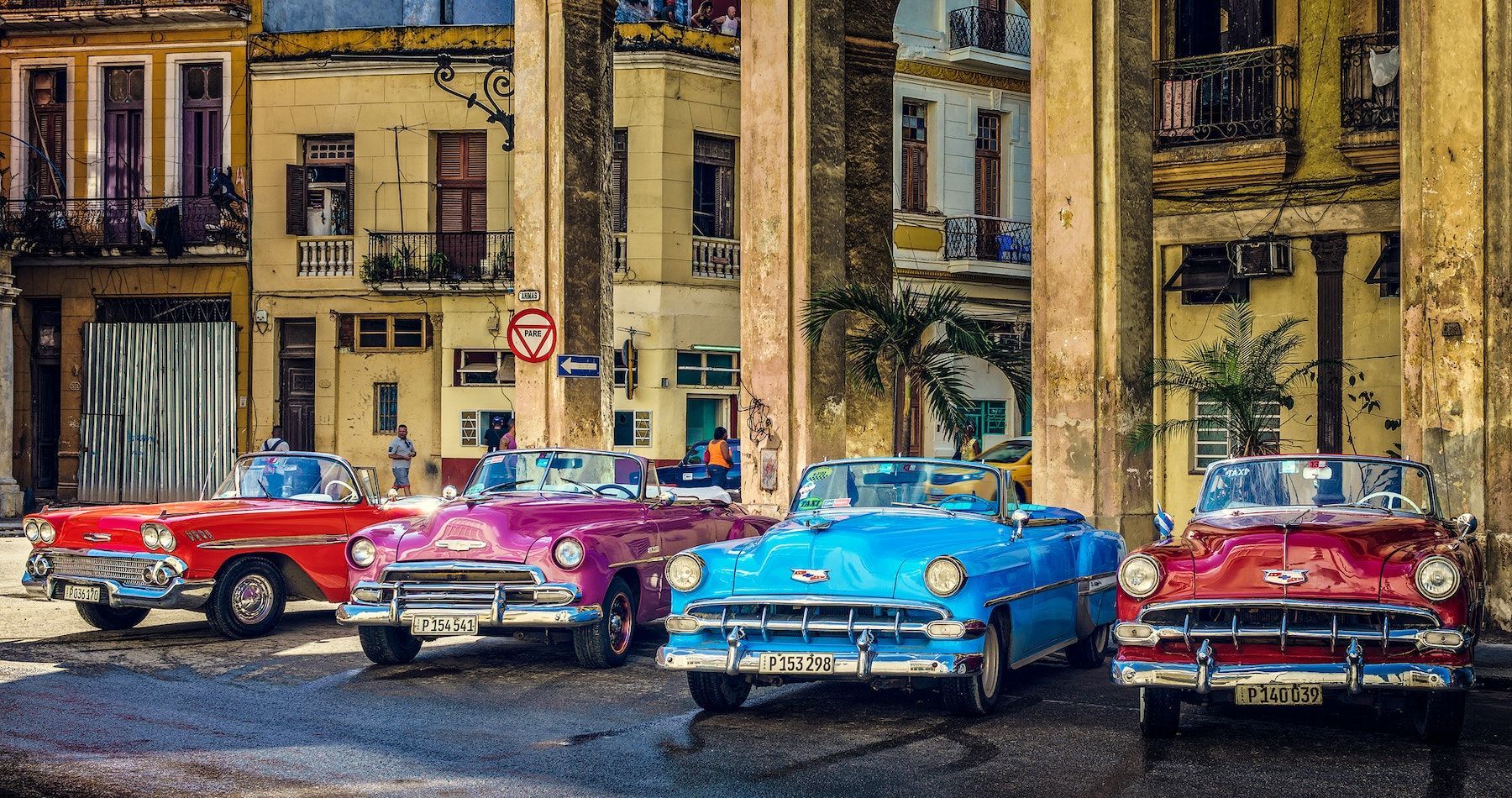 1800x950 In Search of Cuba's Eclectic Color and Character