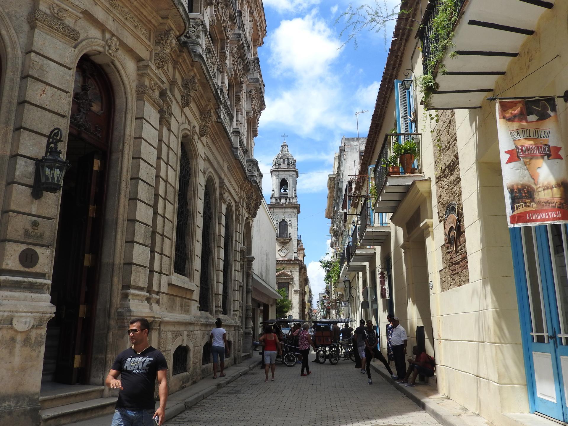 1920x1440 Hours in Havana, Cuba