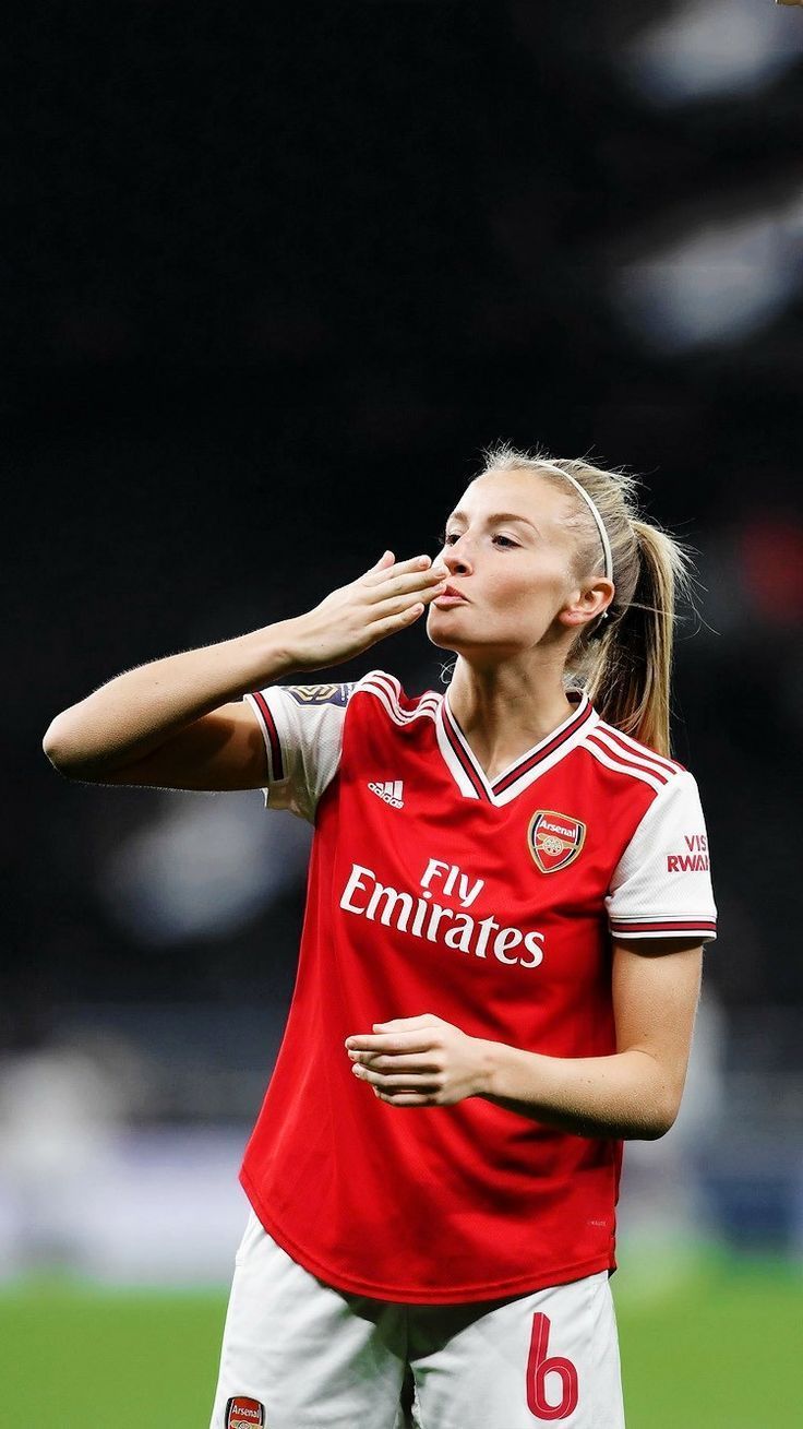 736x1309 Leah Williamson