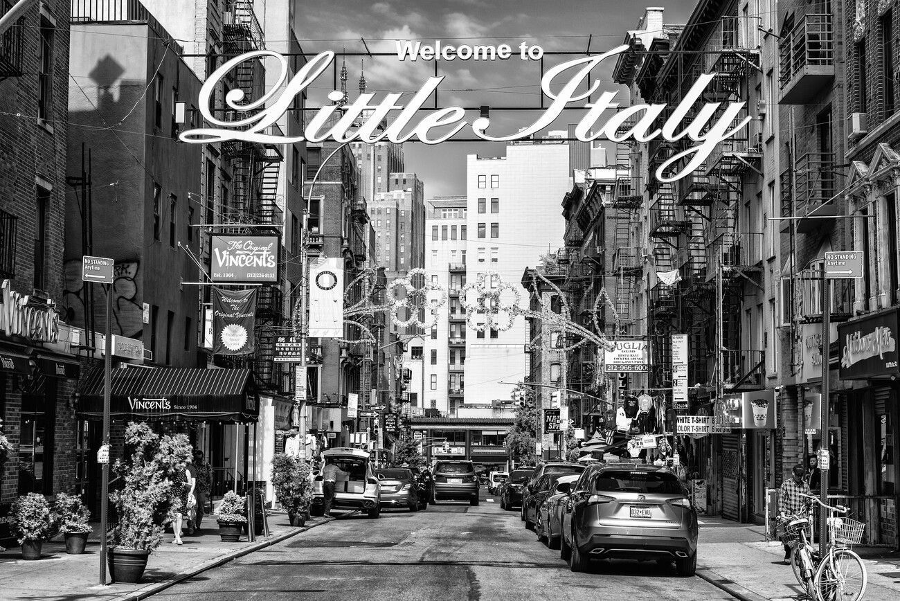 1300x868 Black Manhattan Italy Wall Mural