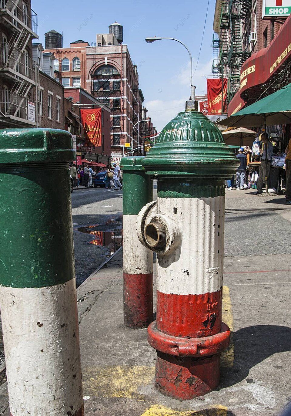 960x1371 Closeup Of A Fire Hydrant In Little Italy New York City Photo Background And Picture For Free Download